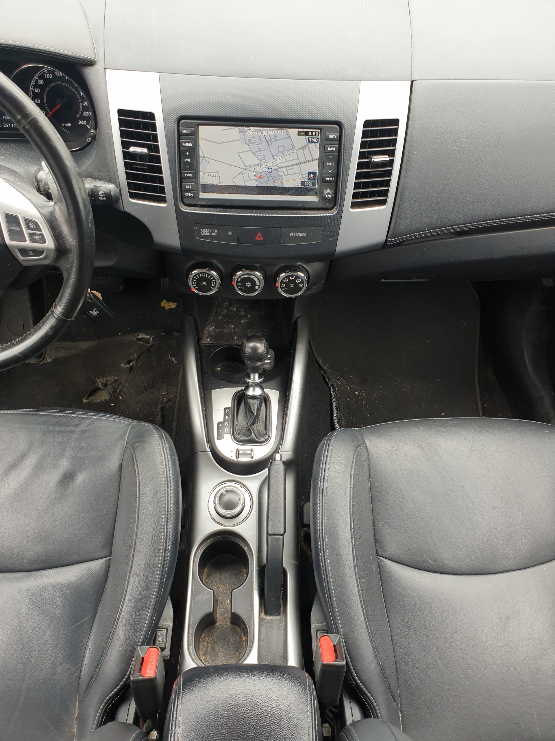 PEUGEOT 4007 2.2 HDi Dynamic DCS6-image-8