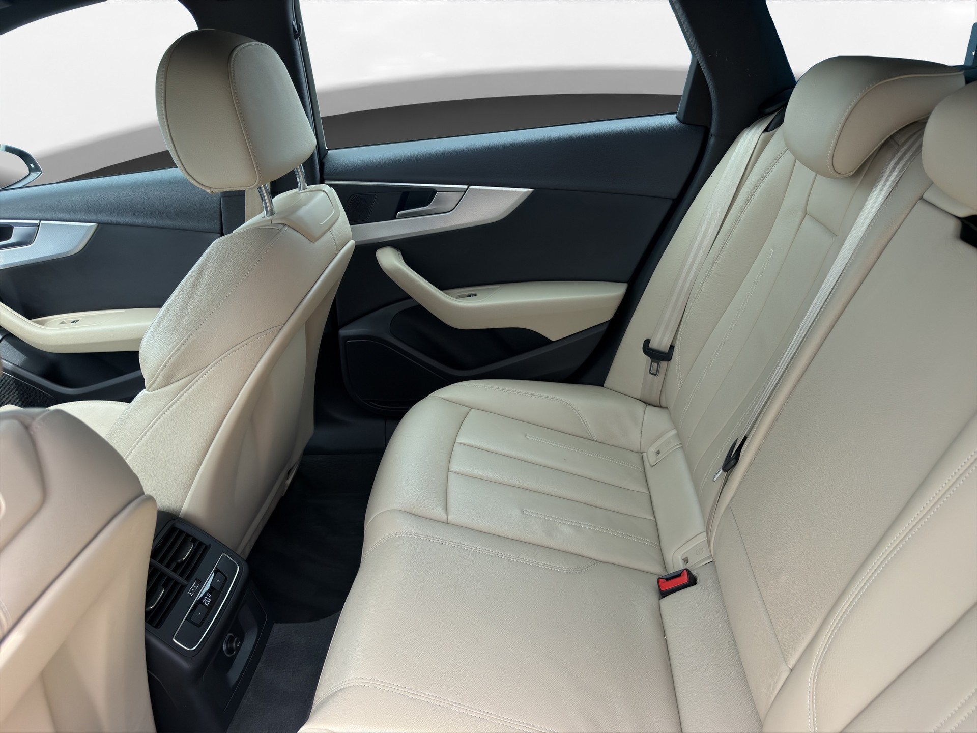 AUDI A4 Avant 3.0 TDI Sport quattro tiptronic-image-12