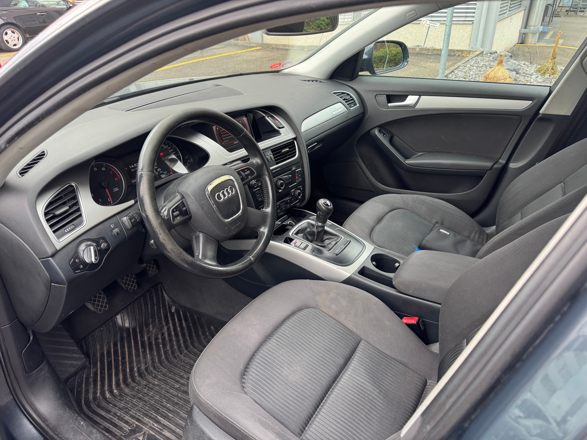 AUDI A4 Avant 1.8 TFSI quattro-image-6