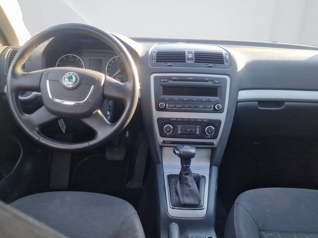 SKODA Octavia Combi 1.8 T-FSI Ambition DSG-image-10