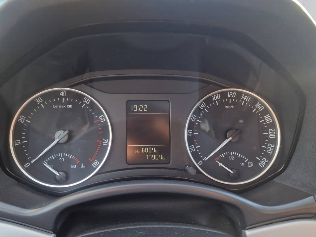 SKODA Octavia Combi 1.8 T-FSI Ambition DSG-image-13