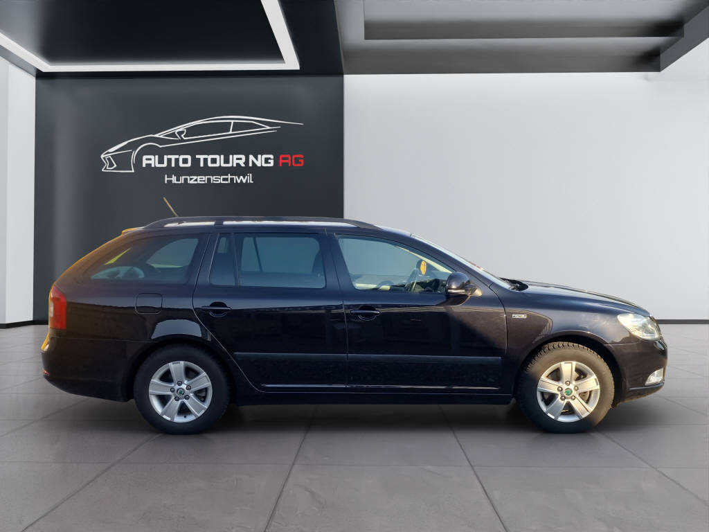 SKODA Octavia Combi 1.8 T-FSI Ambition DSG-image-1