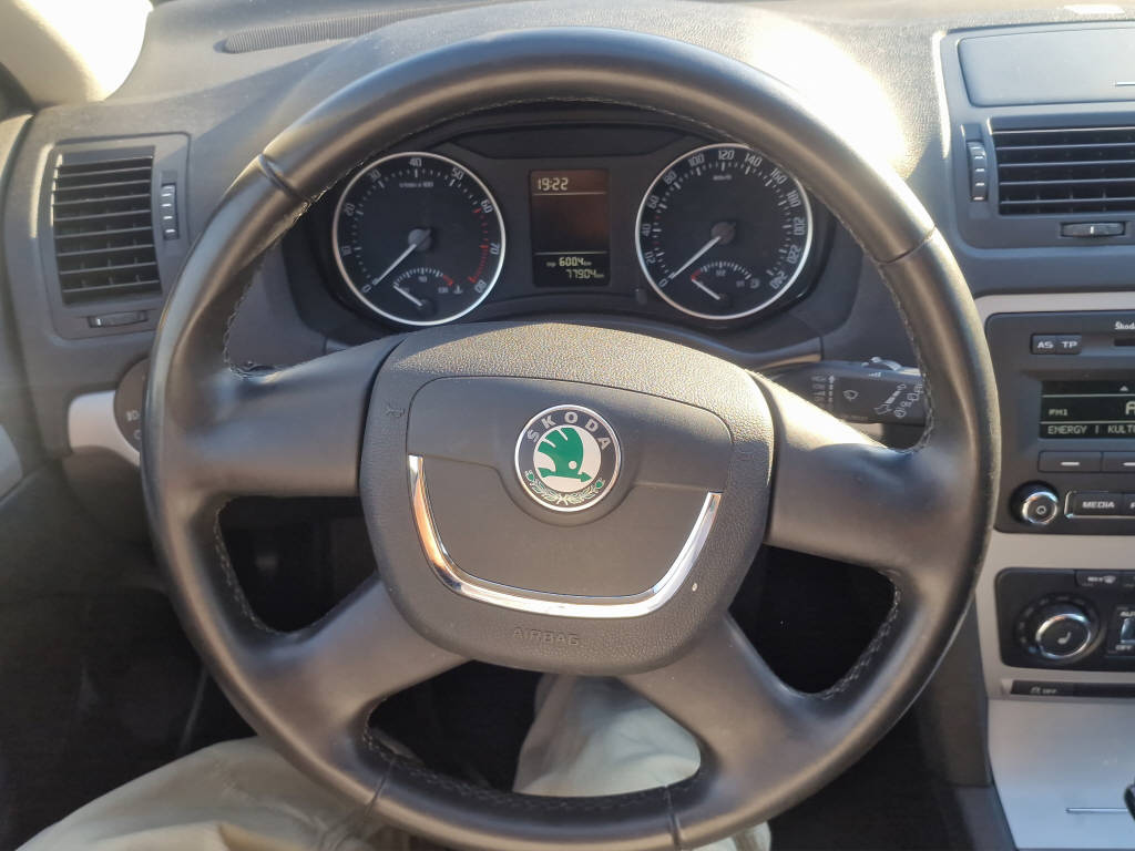 SKODA Octavia Combi 1.8 T-FSI Ambition DSG-image-14