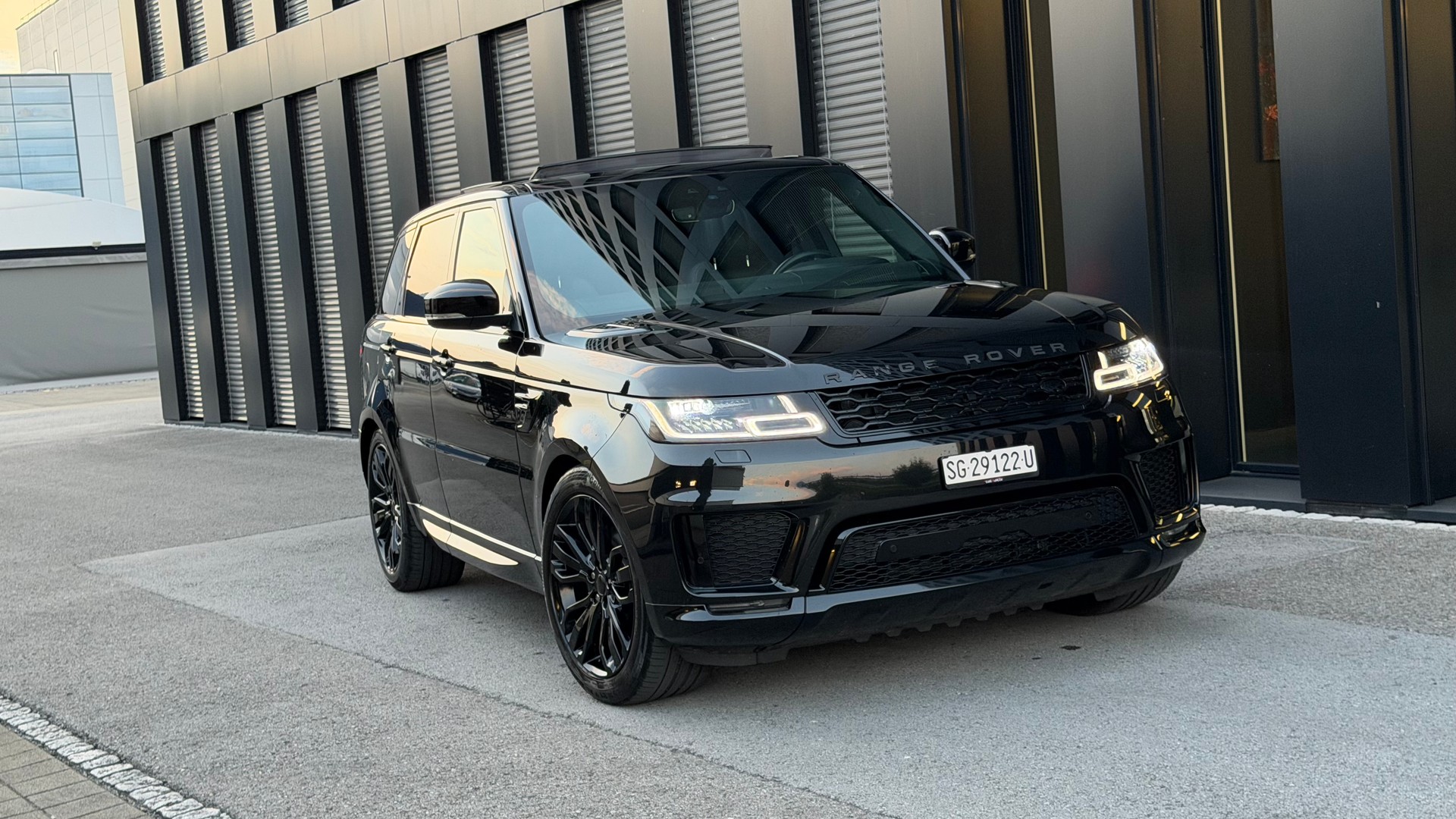 LAND ROVER Range Rover Sport 3.0 SDV6 HSE Dynamic Automatic-image-0