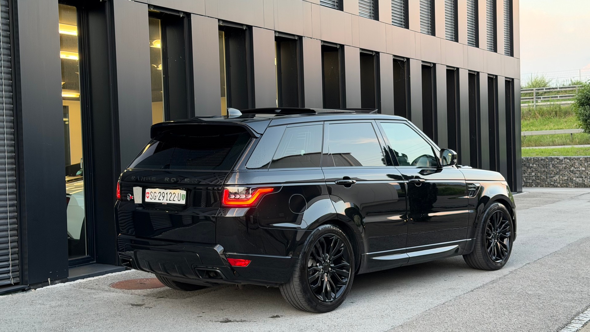 LAND ROVER Range Rover Sport 3.0 SDV6 HSE Dynamic Automatic-image-3