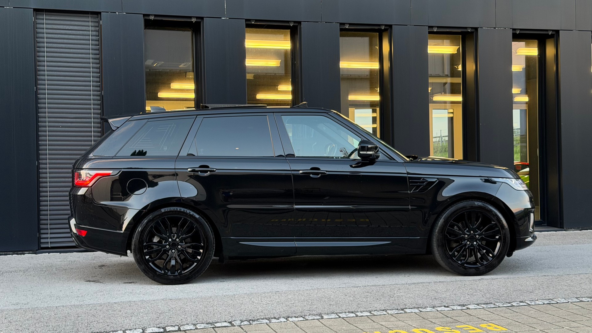 LAND ROVER Range Rover Sport 3.0 SDV6 HSE Dynamic Automatic-image-2