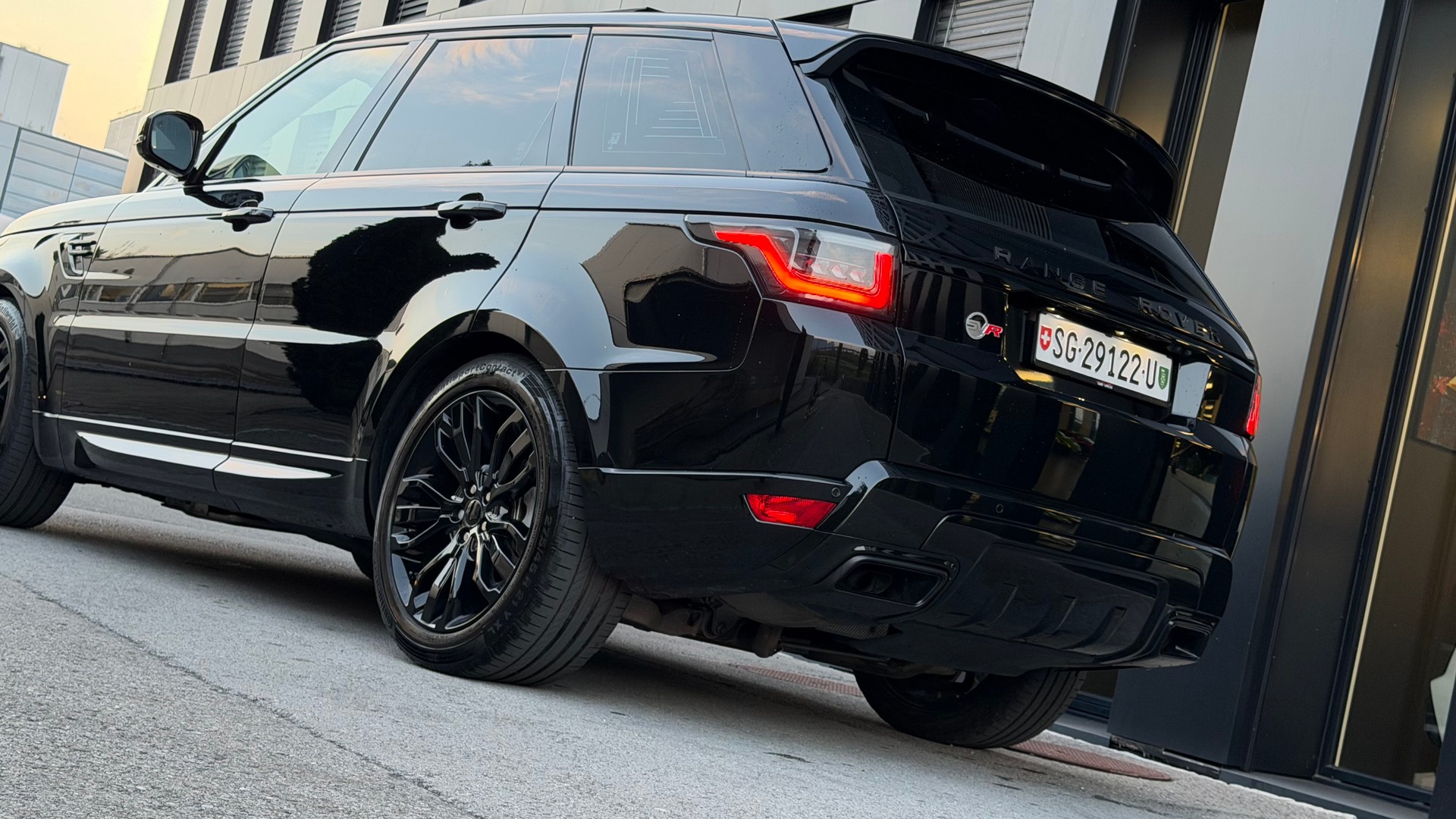 LAND ROVER Range Rover Sport 3.0 SDV6 HSE Dynamic Automatic-image-16