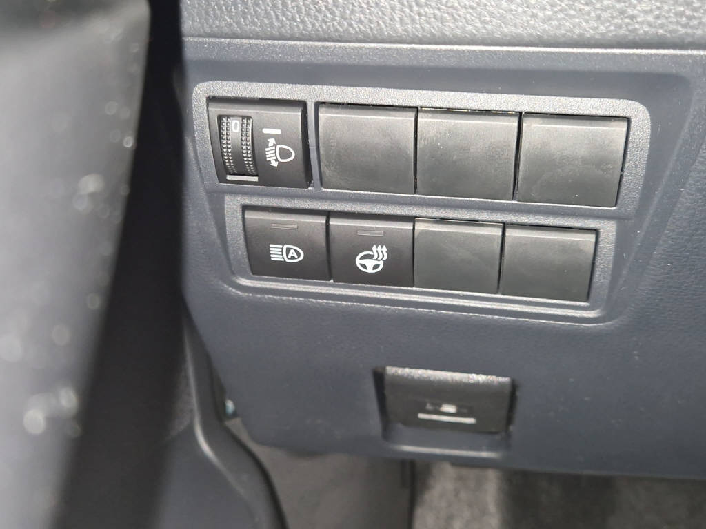 TOYOTA Yaris 1.5 VVT-i HSD Premium 47408/000-image-14