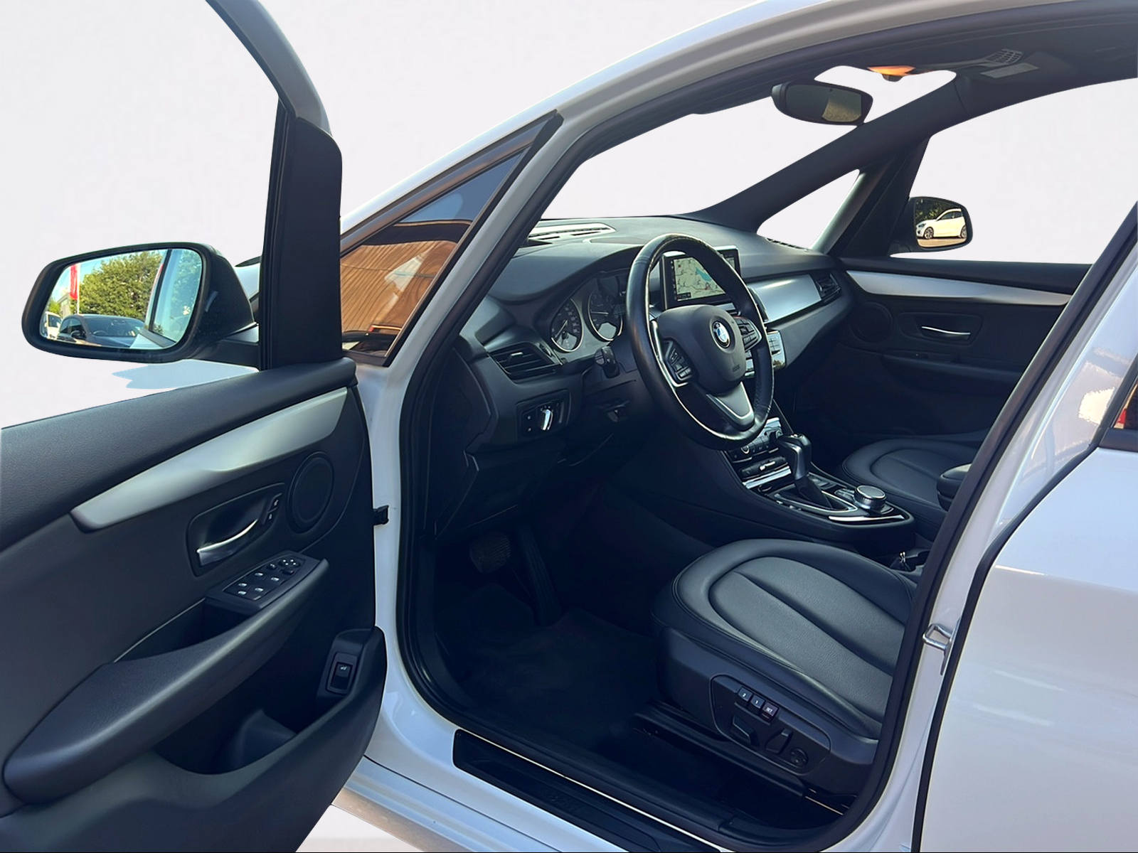 BMW 220i Gran Tourer Steptronic-image-7
