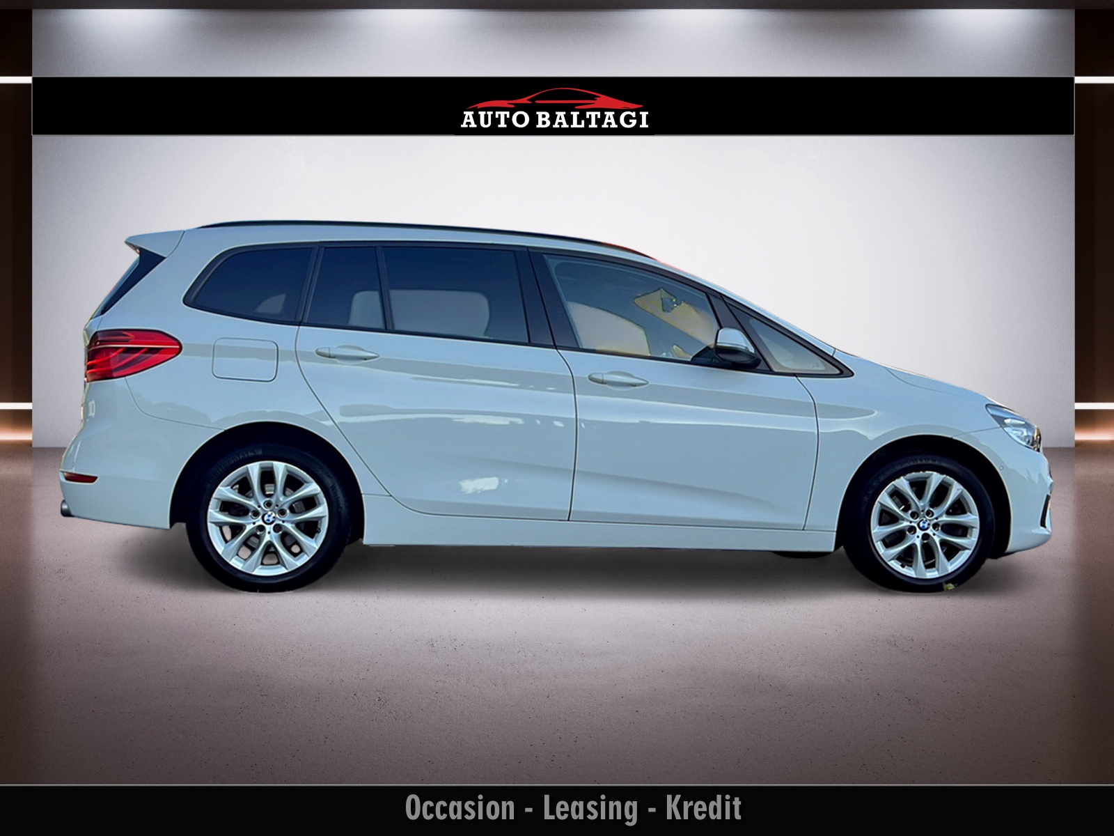 BMW 220i Gran Tourer Steptronic-image-1