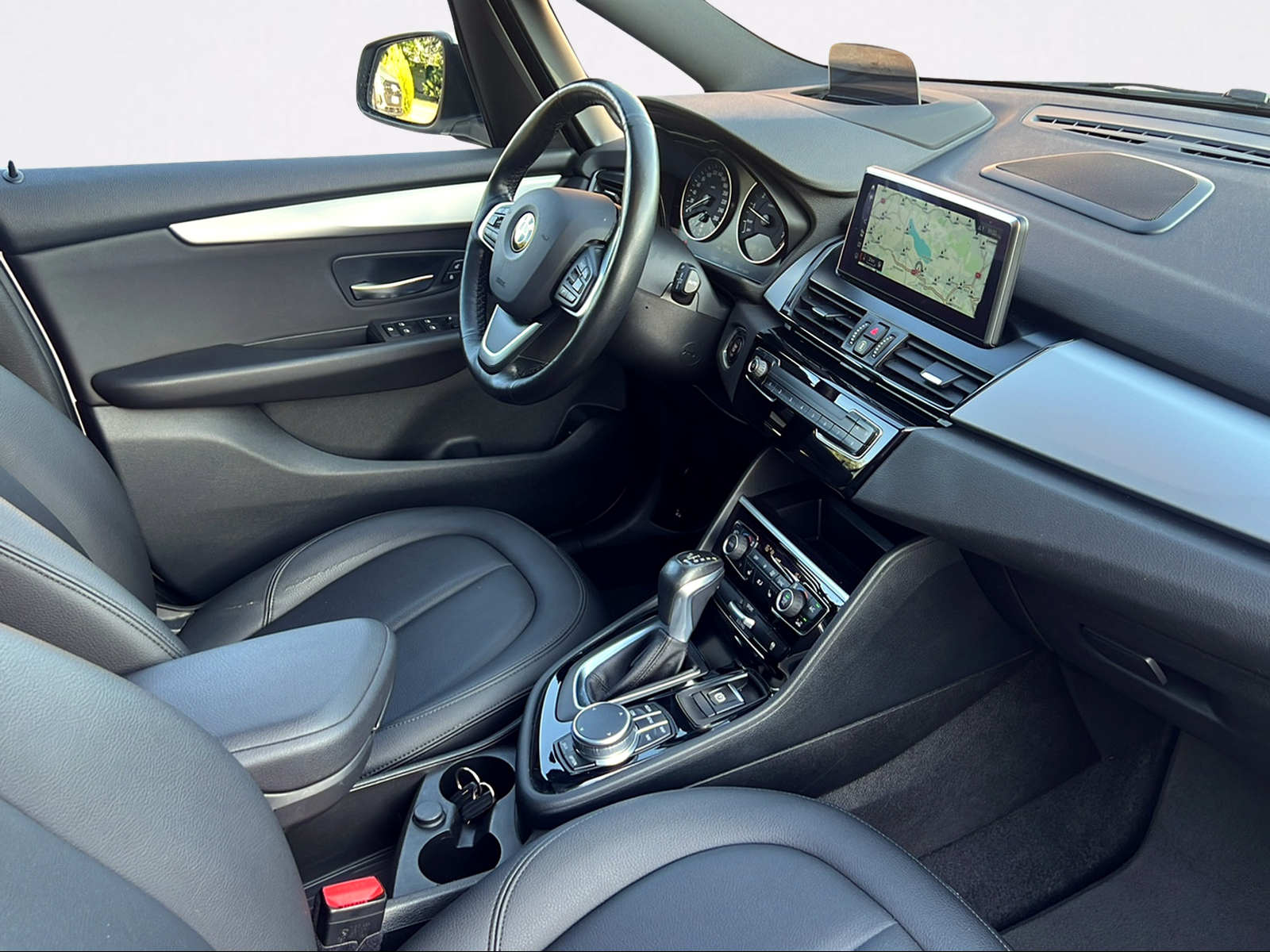 BMW 220i Gran Tourer Steptronic-image-2