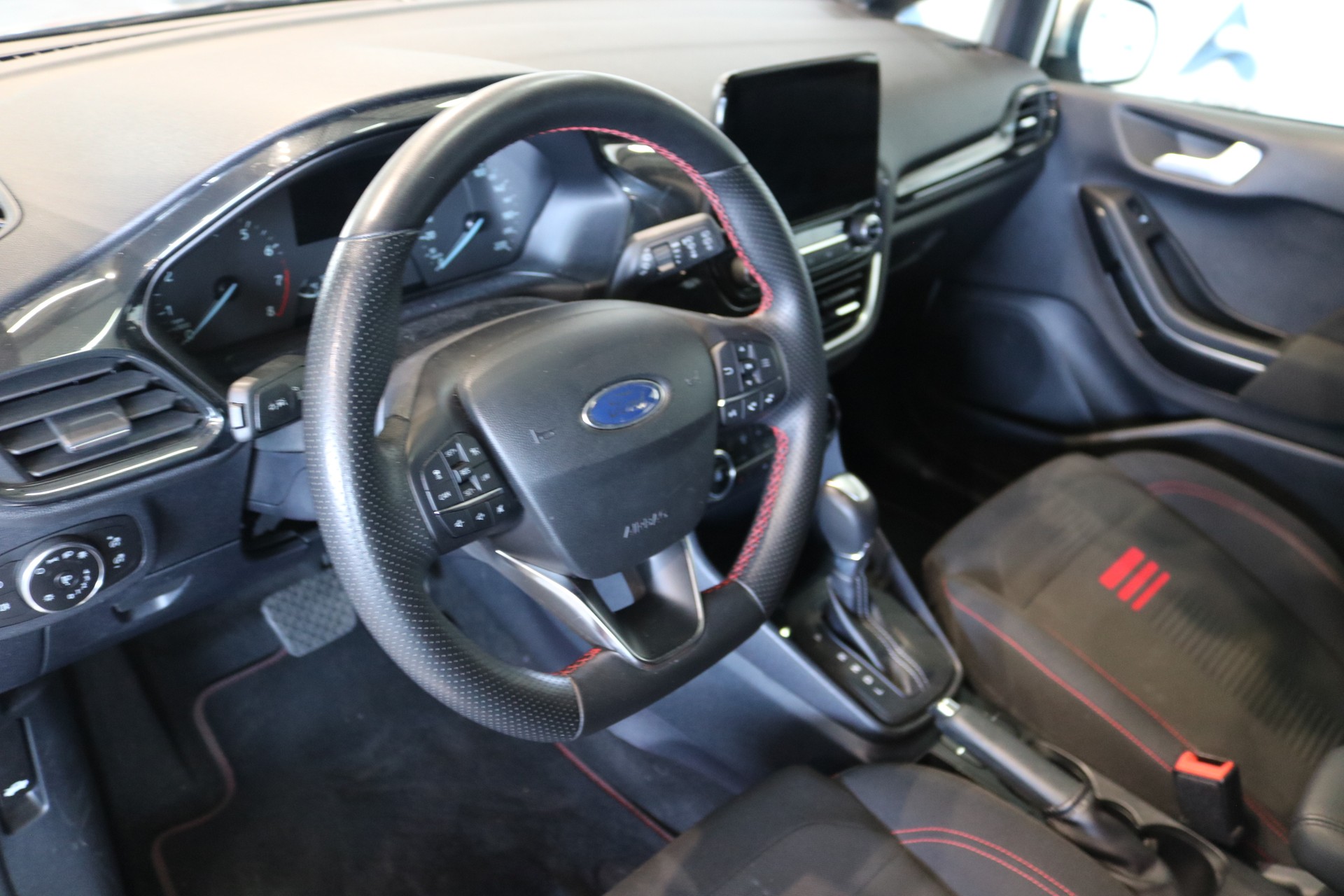 FORD Fiesta 1.0 SCTi MHEV ST Line Automat-image-2