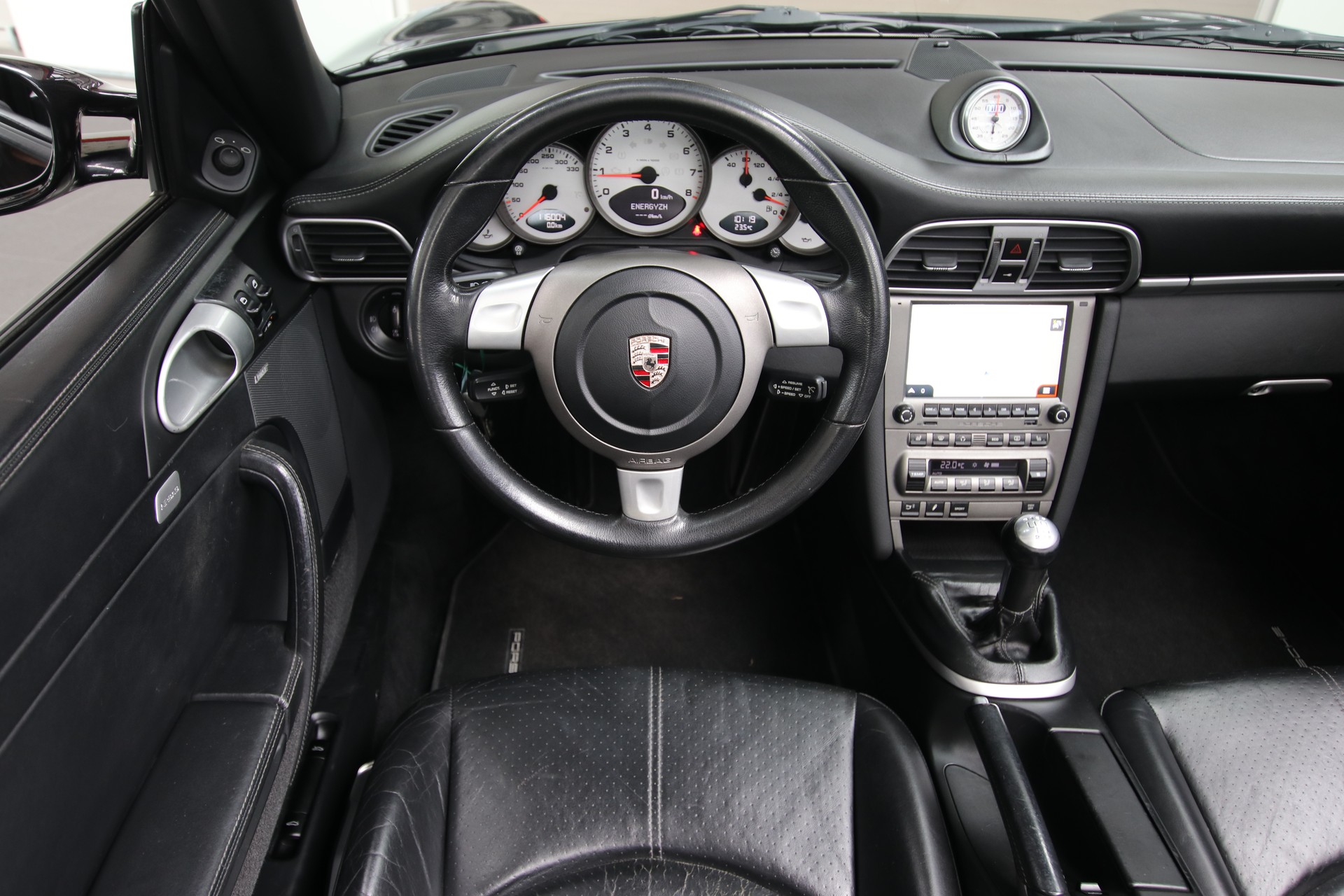 PORSCHE 911 Cabrio Carrera S-image-14