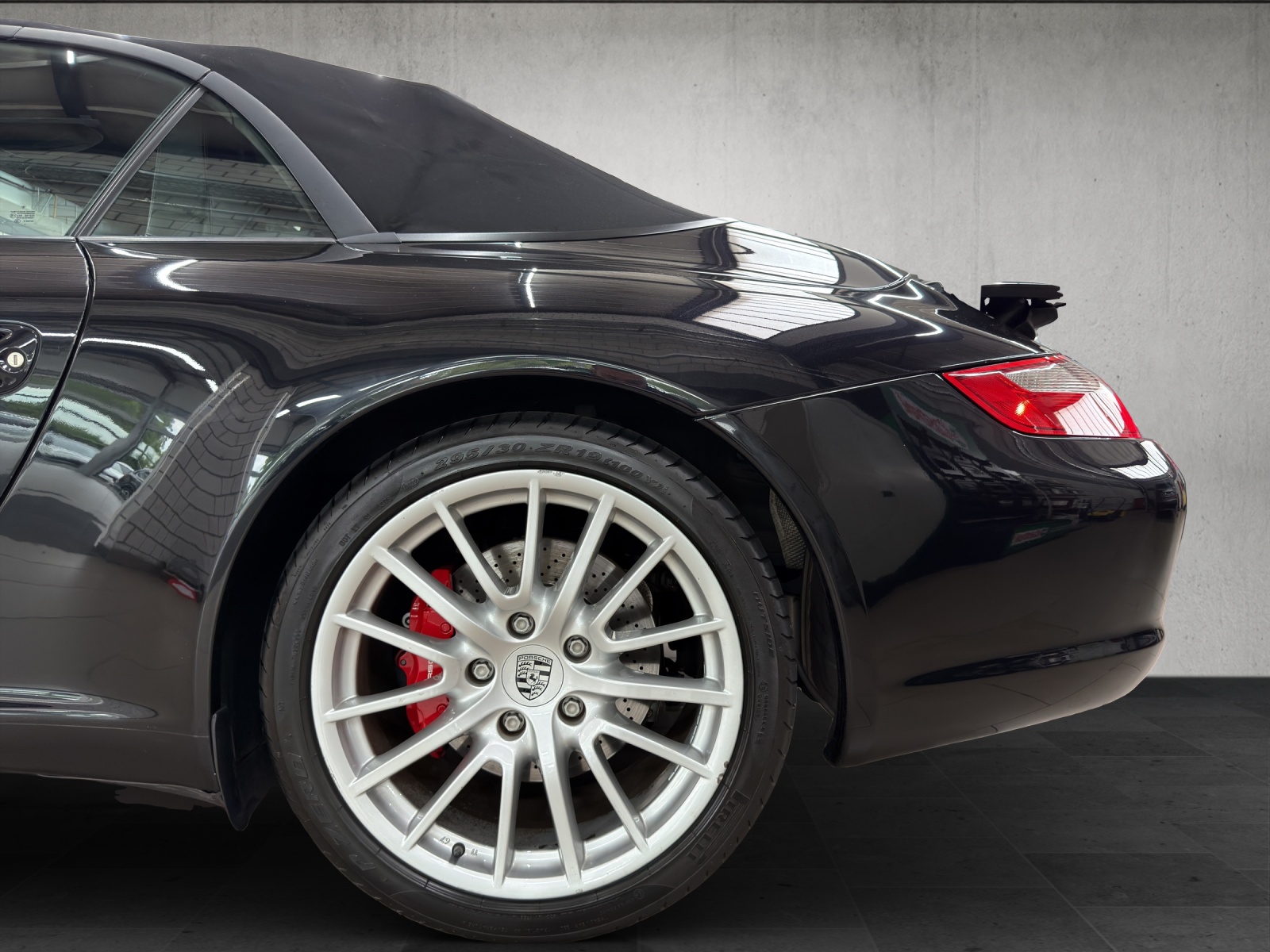 PORSCHE 911 Cabrio Carrera S-image-13