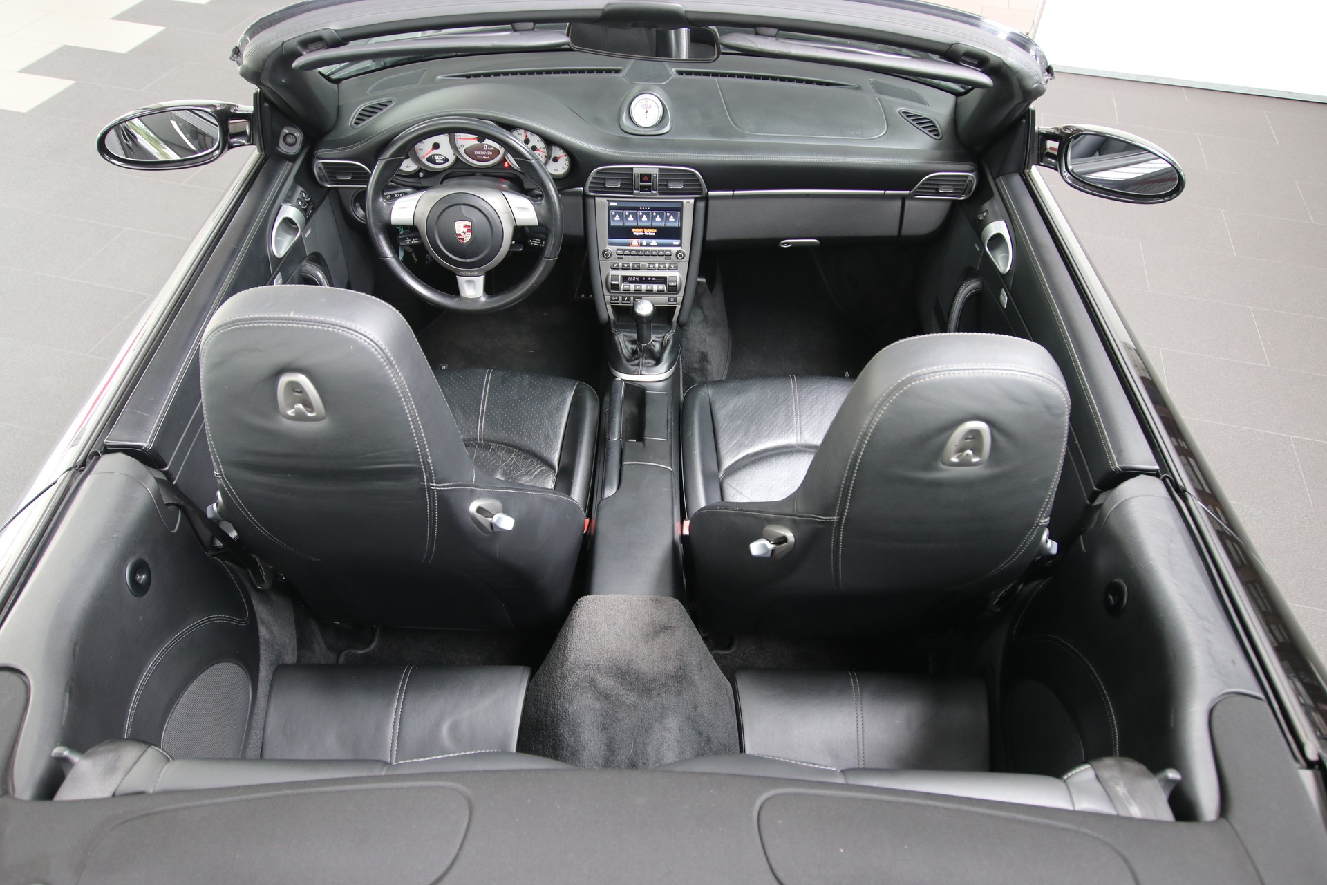 PORSCHE 911 Cabrio Carrera S-image-15