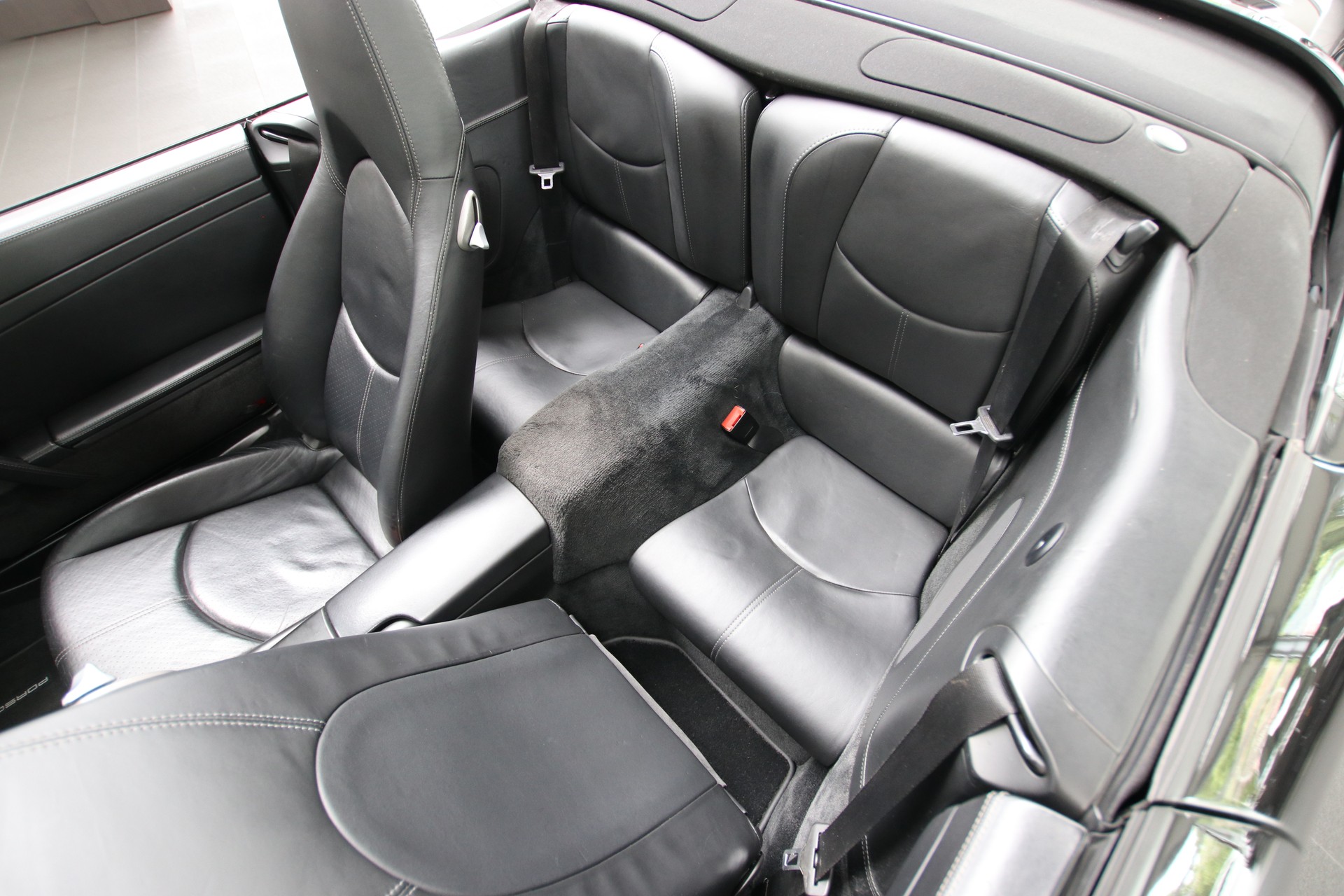 PORSCHE 911 Cabrio Carrera S-image-19