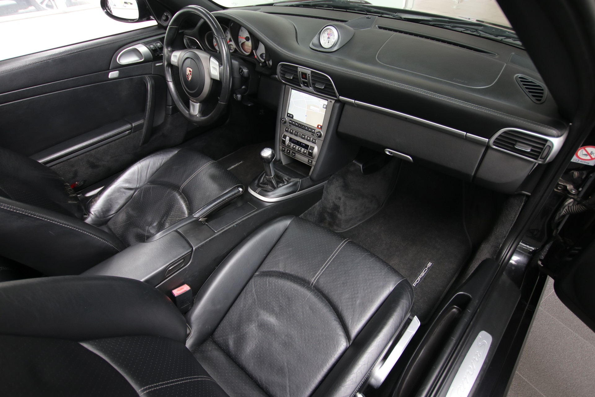 PORSCHE 911 Cabrio Carrera S-image-17