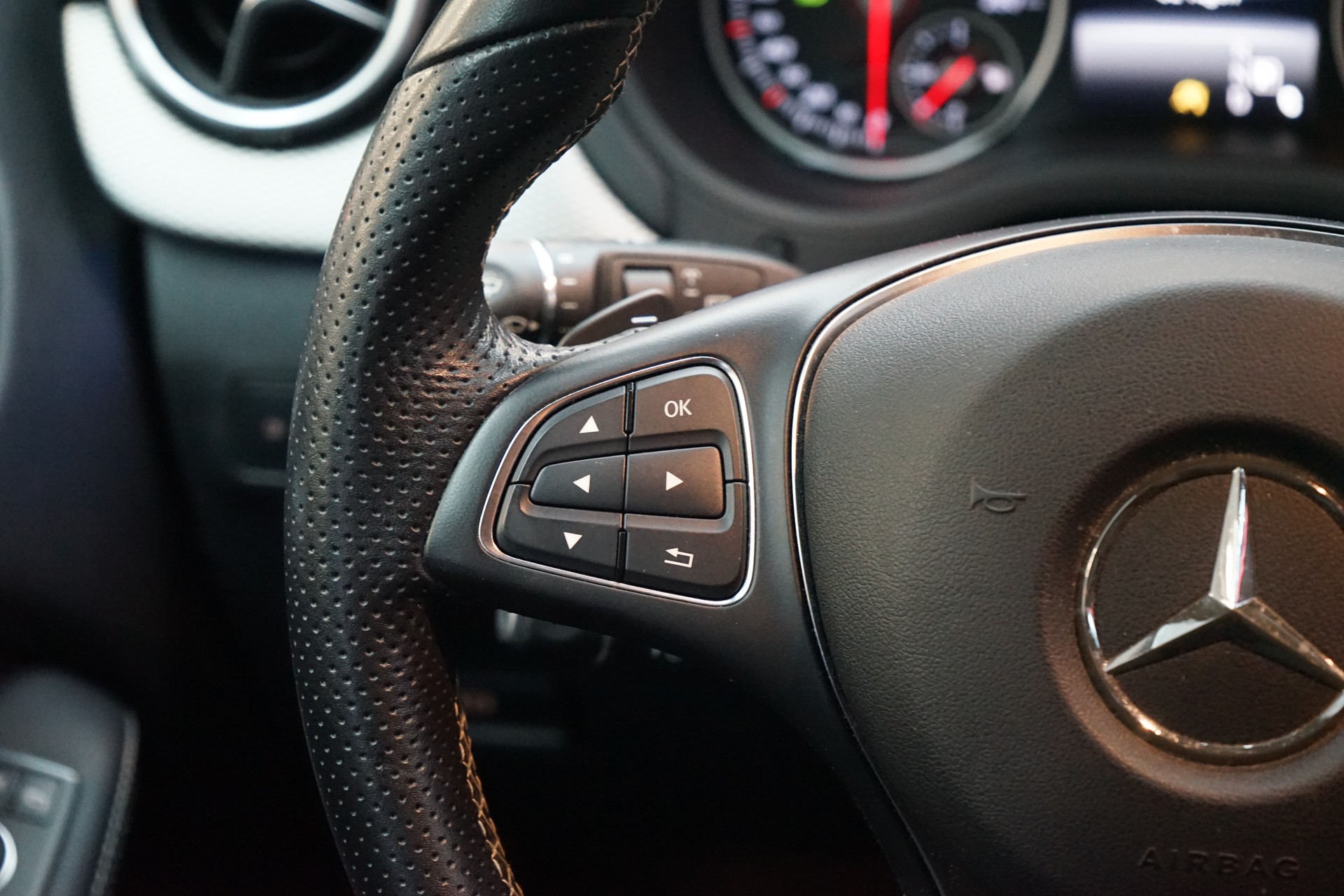 MERCEDES-BENZ B 220 CDI Style 4Matic 7G-DCT-image-8