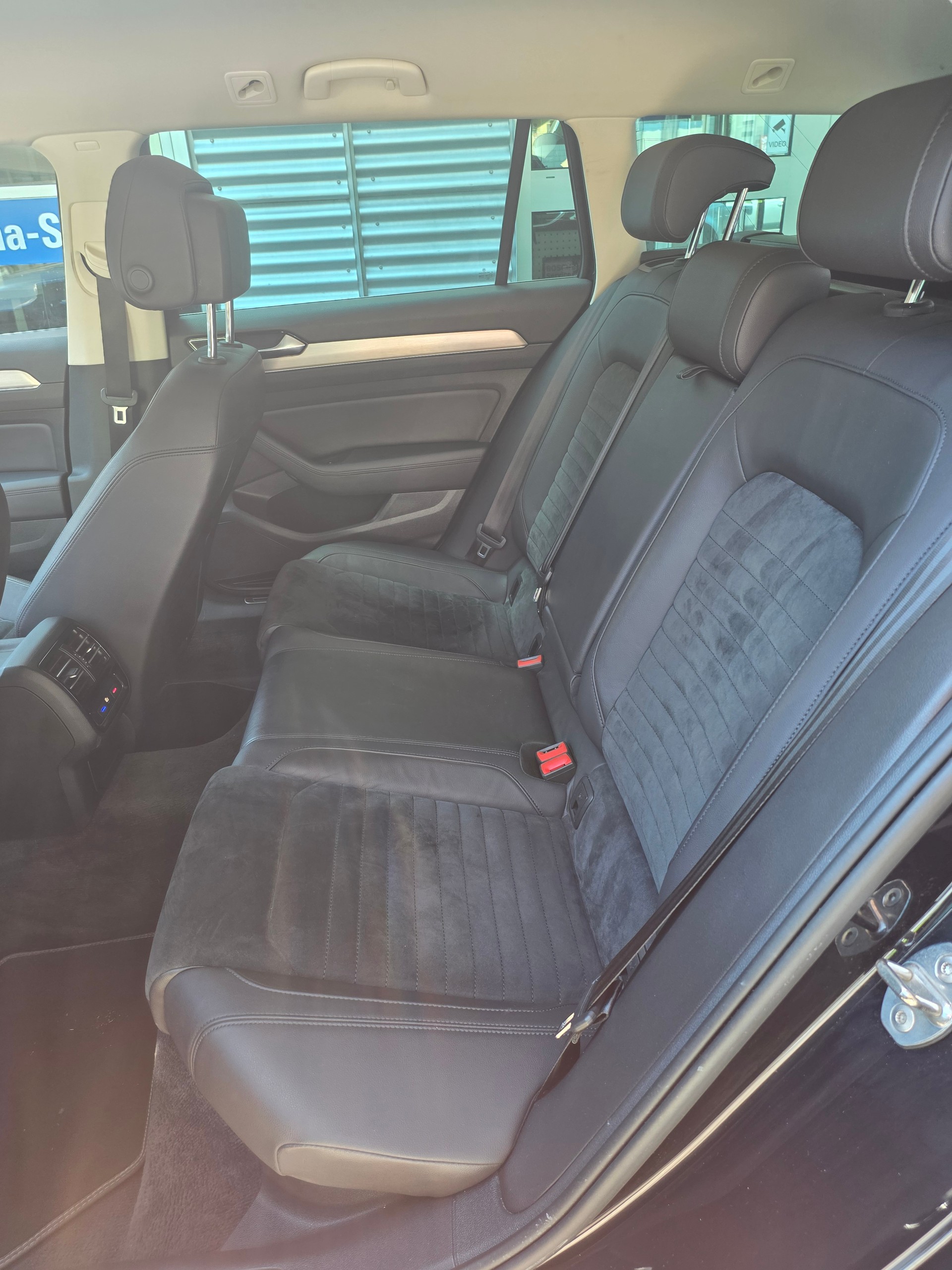VW Passat Variant 2.0 TDI BMT High. DSG 4Motion-image-7