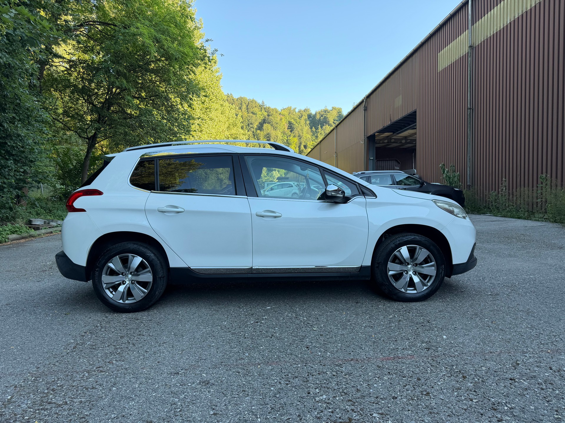 PEUGEOT 2008 1.2 VTI Active-image-3
