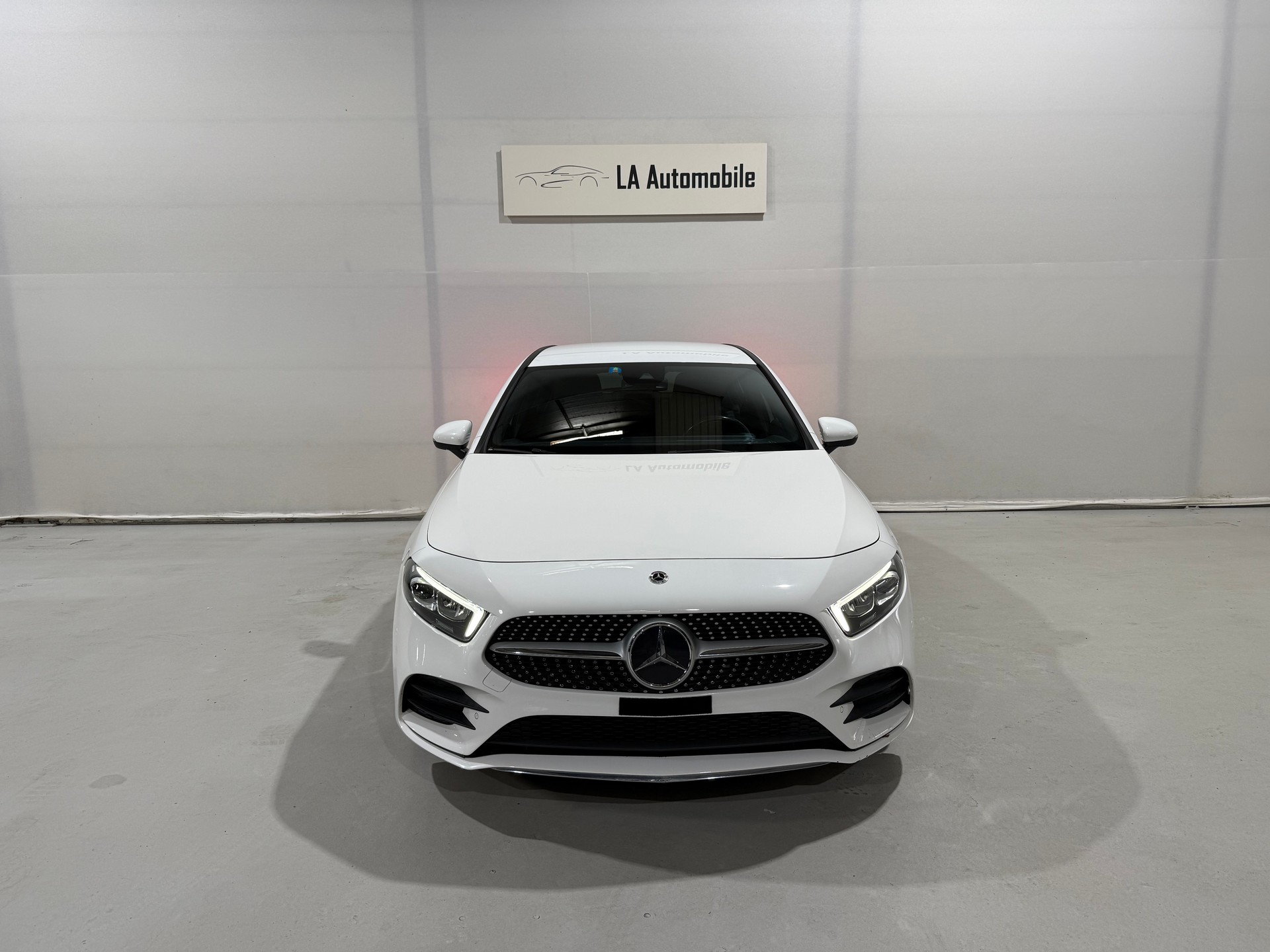 MERCEDES-BENZ A 180 d AMG Line-image-3