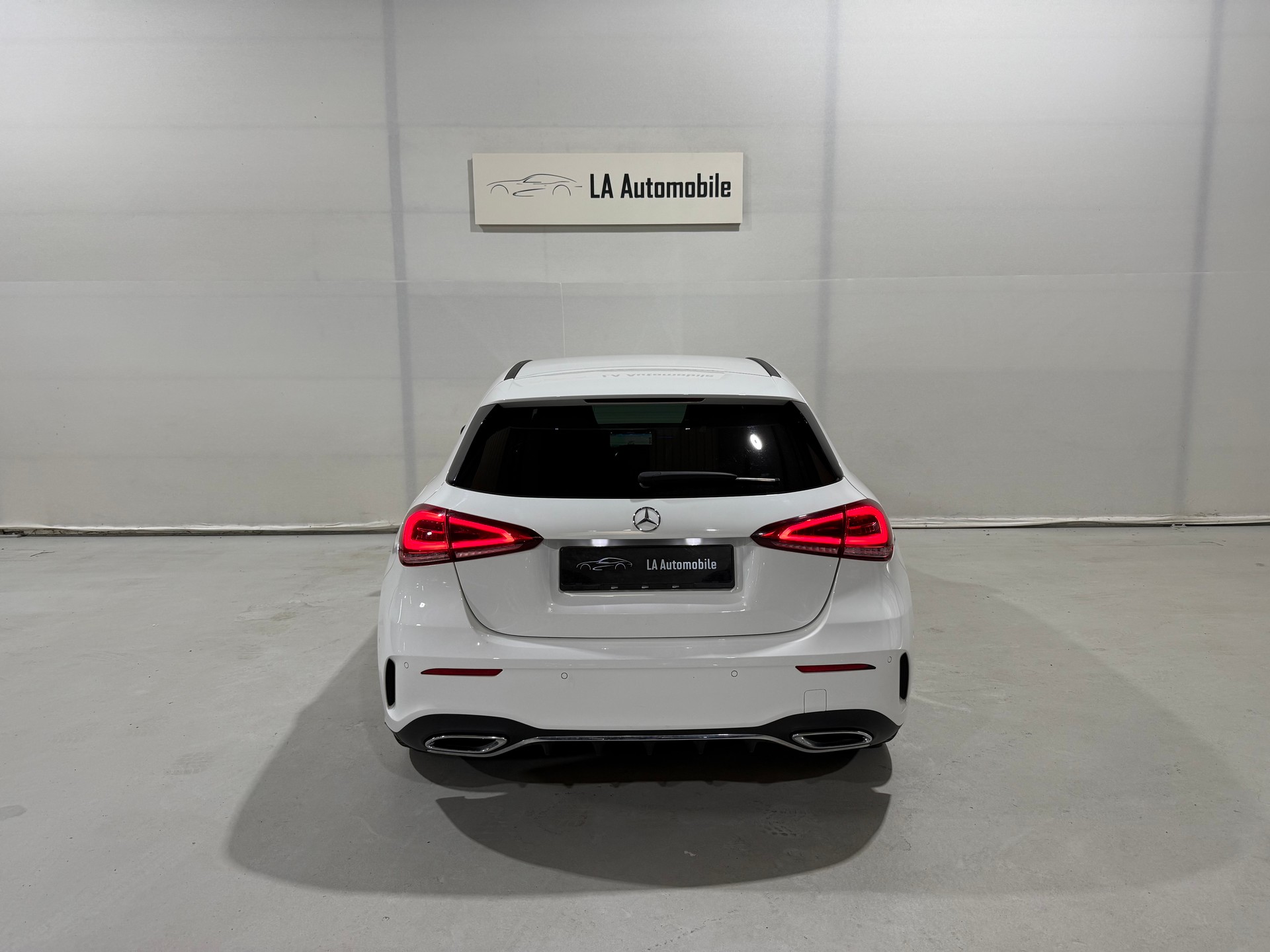 MERCEDES-BENZ A 180 d AMG Line-image-7