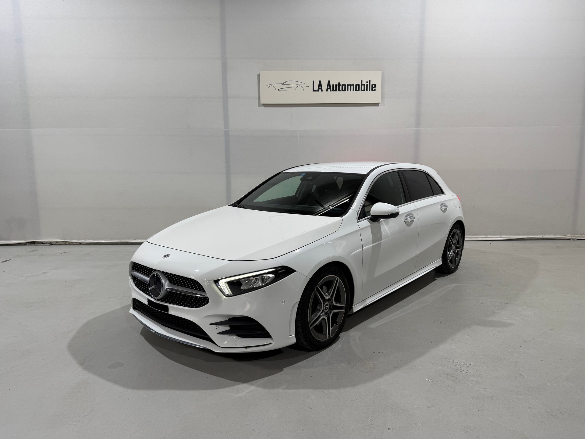 MERCEDES-BENZ A 180 d AMG Line-image-0