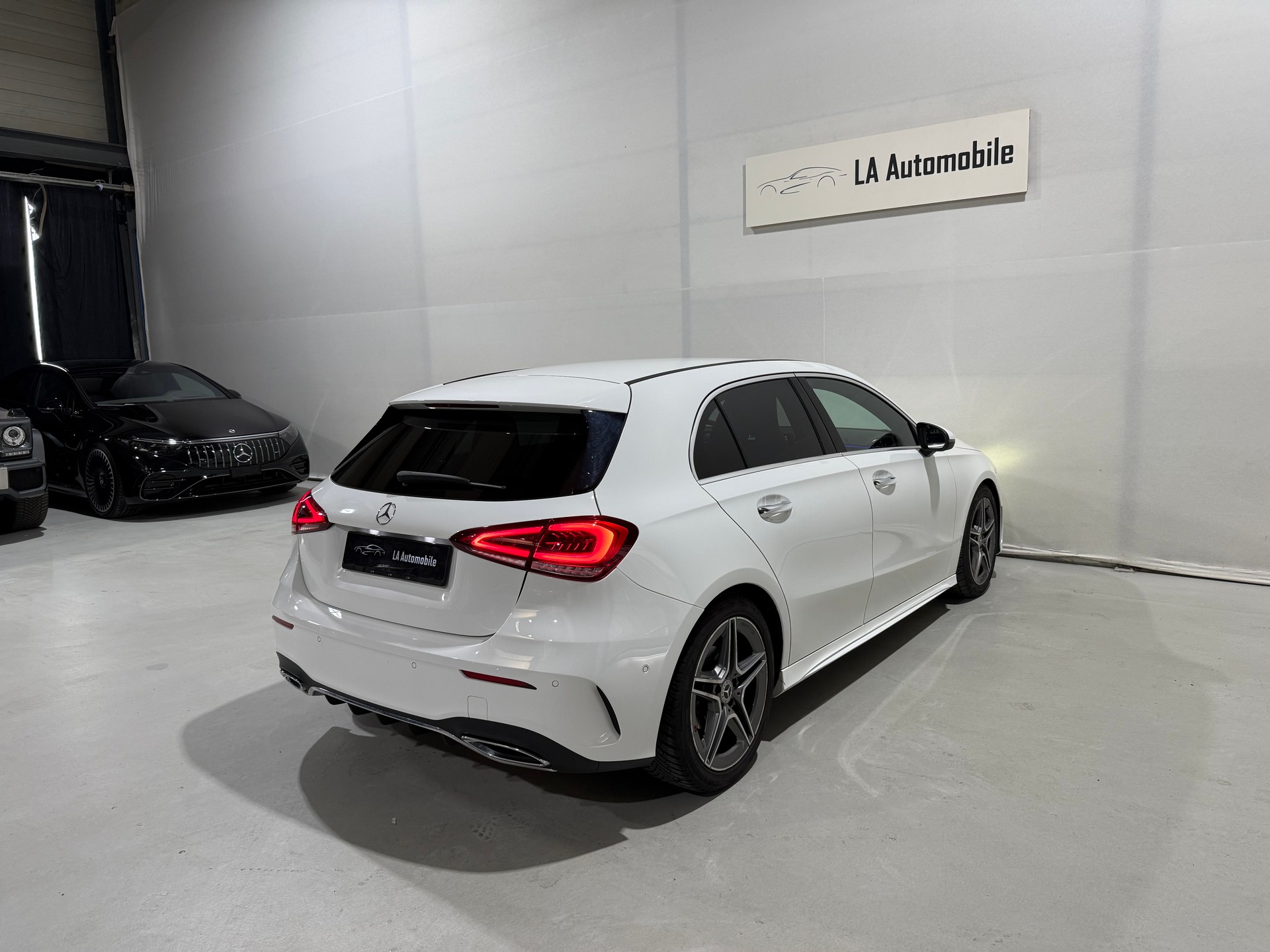 MERCEDES-BENZ A 180 d AMG Line-image-8
