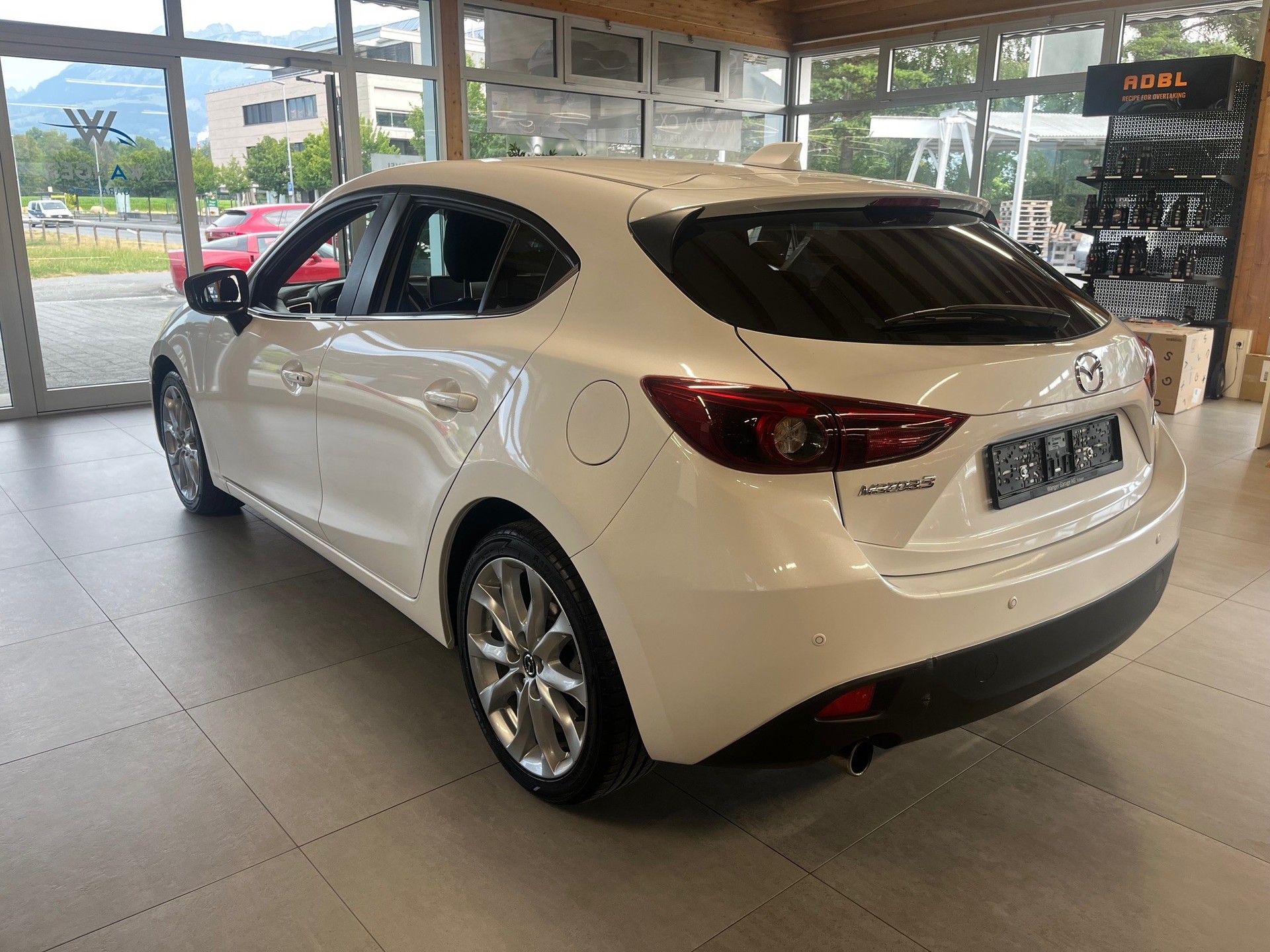 MAZDA 3 SKYACTIV-G 165 Revolution-image-5