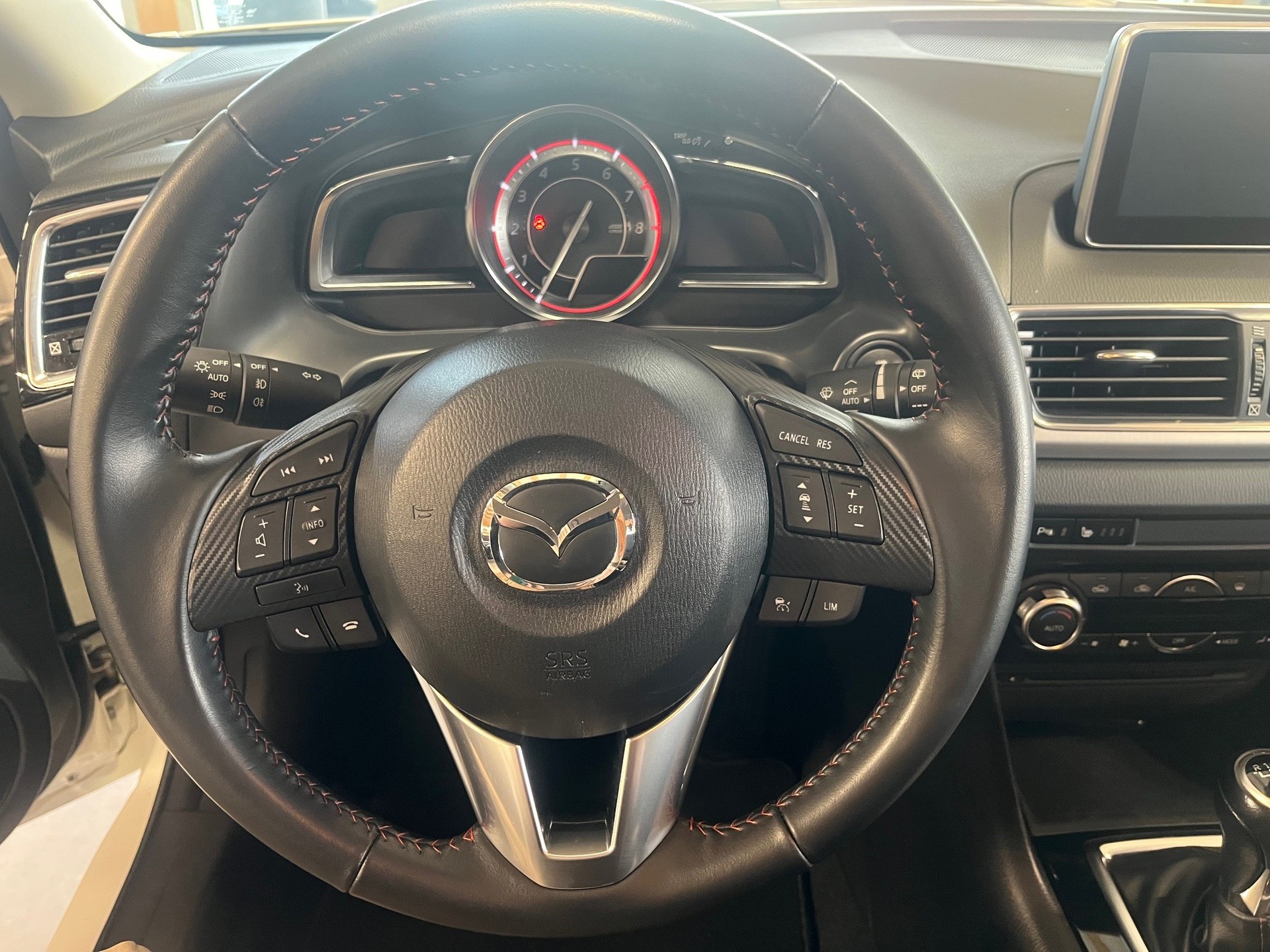 MAZDA 3 SKYACTIV-G 165 Revolution-image-12