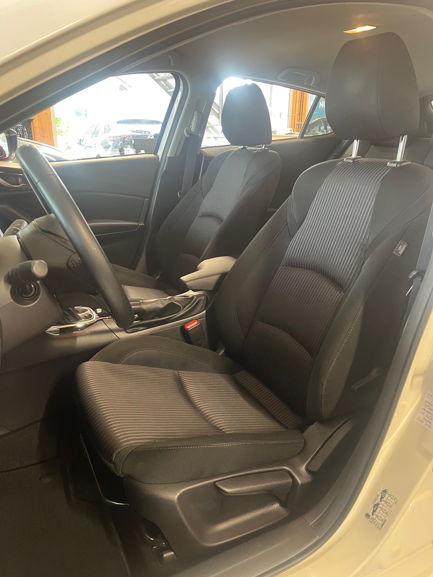 MAZDA 3 SKYACTIV-G 165 Revolution-image-7
