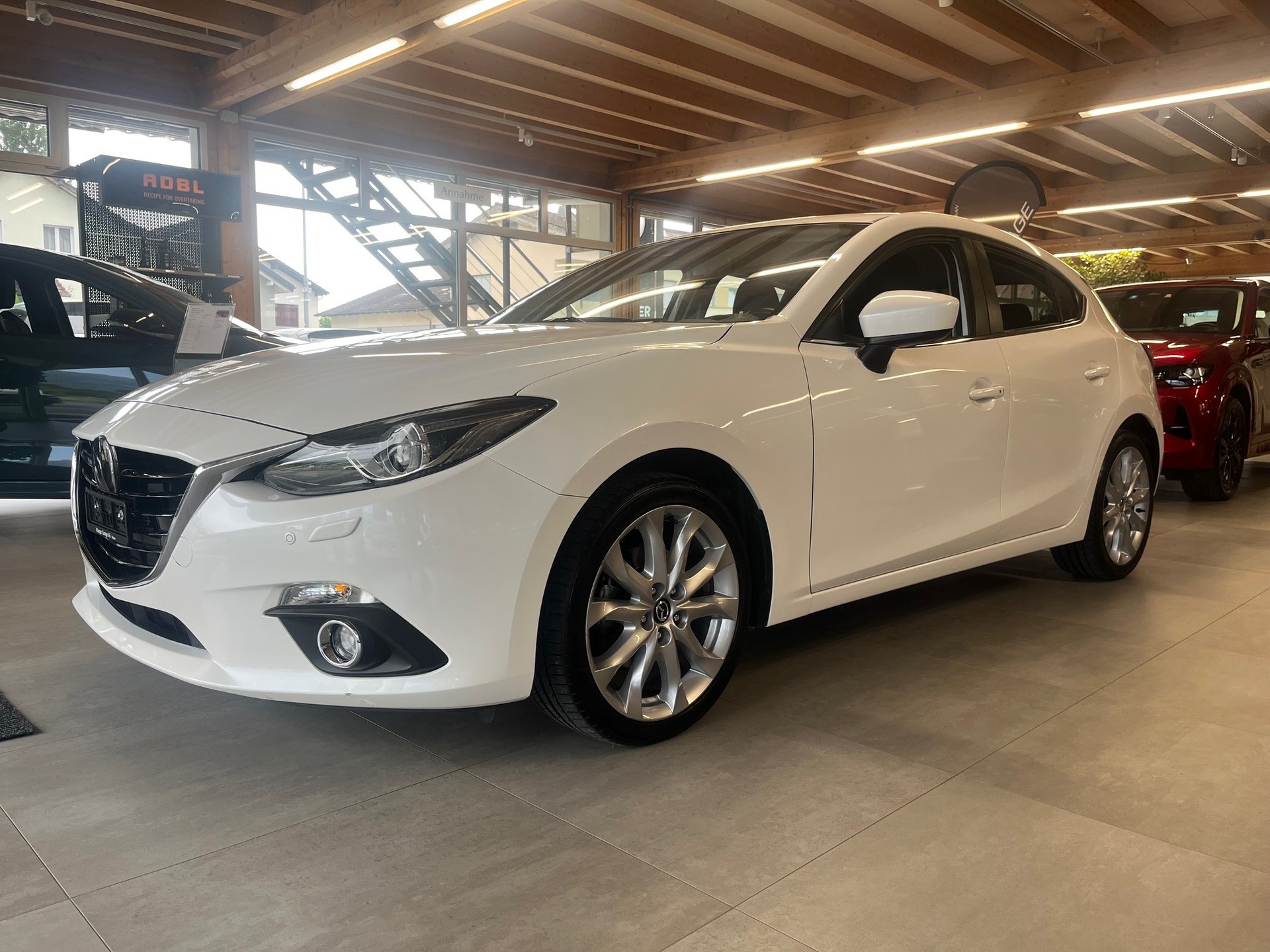MAZDA 3 SKYACTIV-G 165 Revolution-image-2