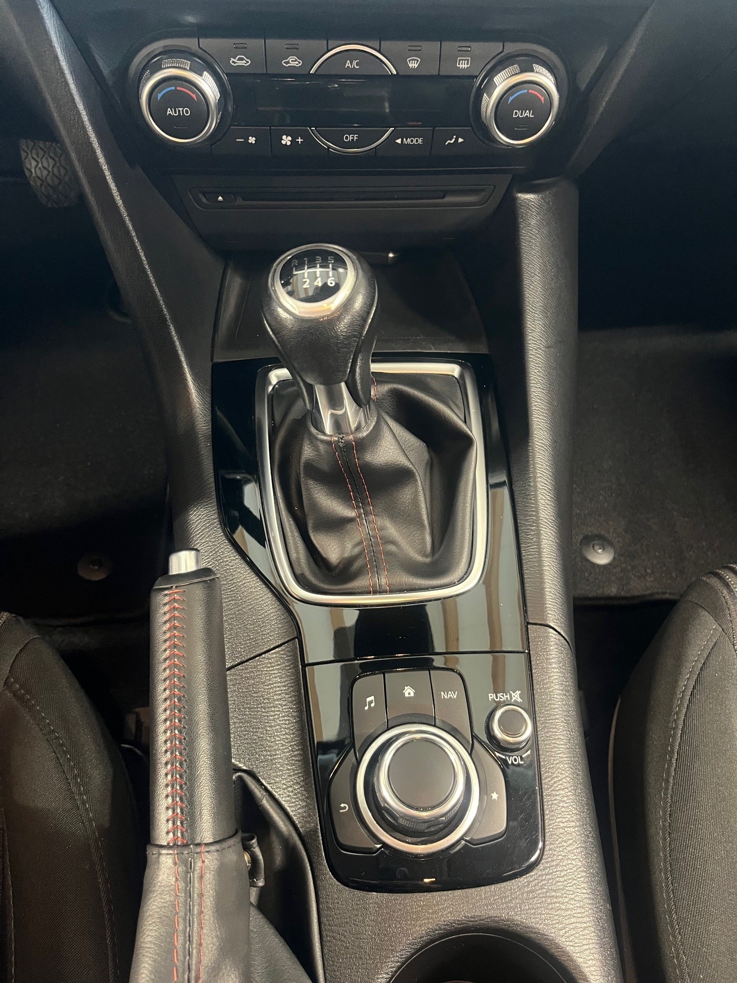 MAZDA 3 SKYACTIV-G 165 Revolution-image-11