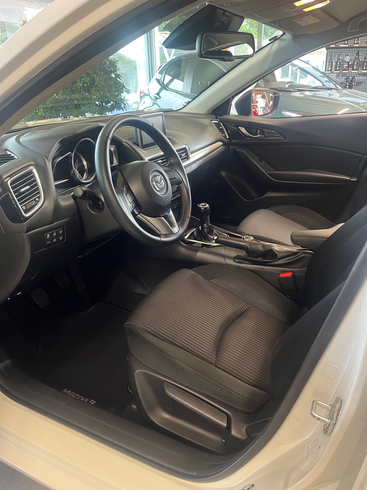MAZDA 3 SKYACTIV-G 165 Revolution-image-6