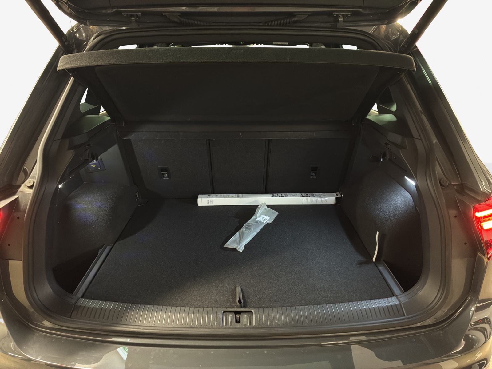 VW Tiguan 2.0TSI R-Line 4Motion DSG-image-12