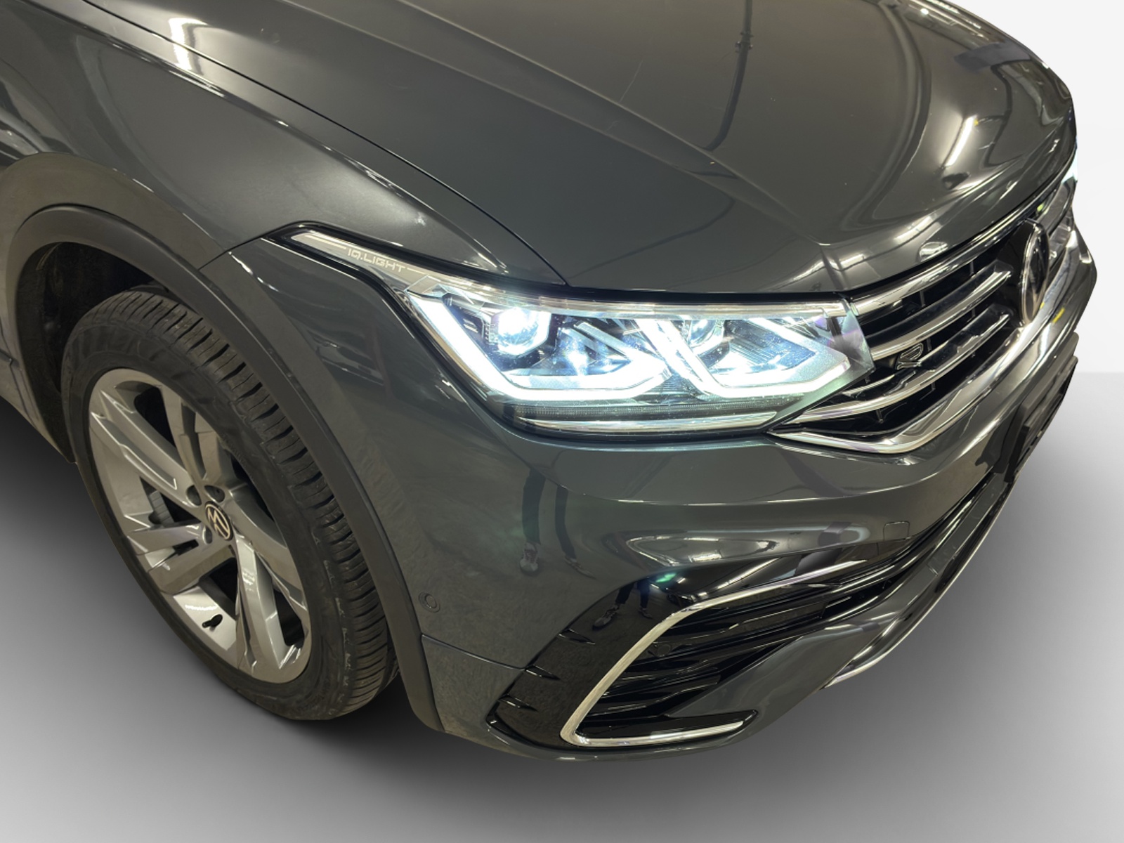 VW Tiguan 2.0TSI R-Line 4Motion DSG-image-14