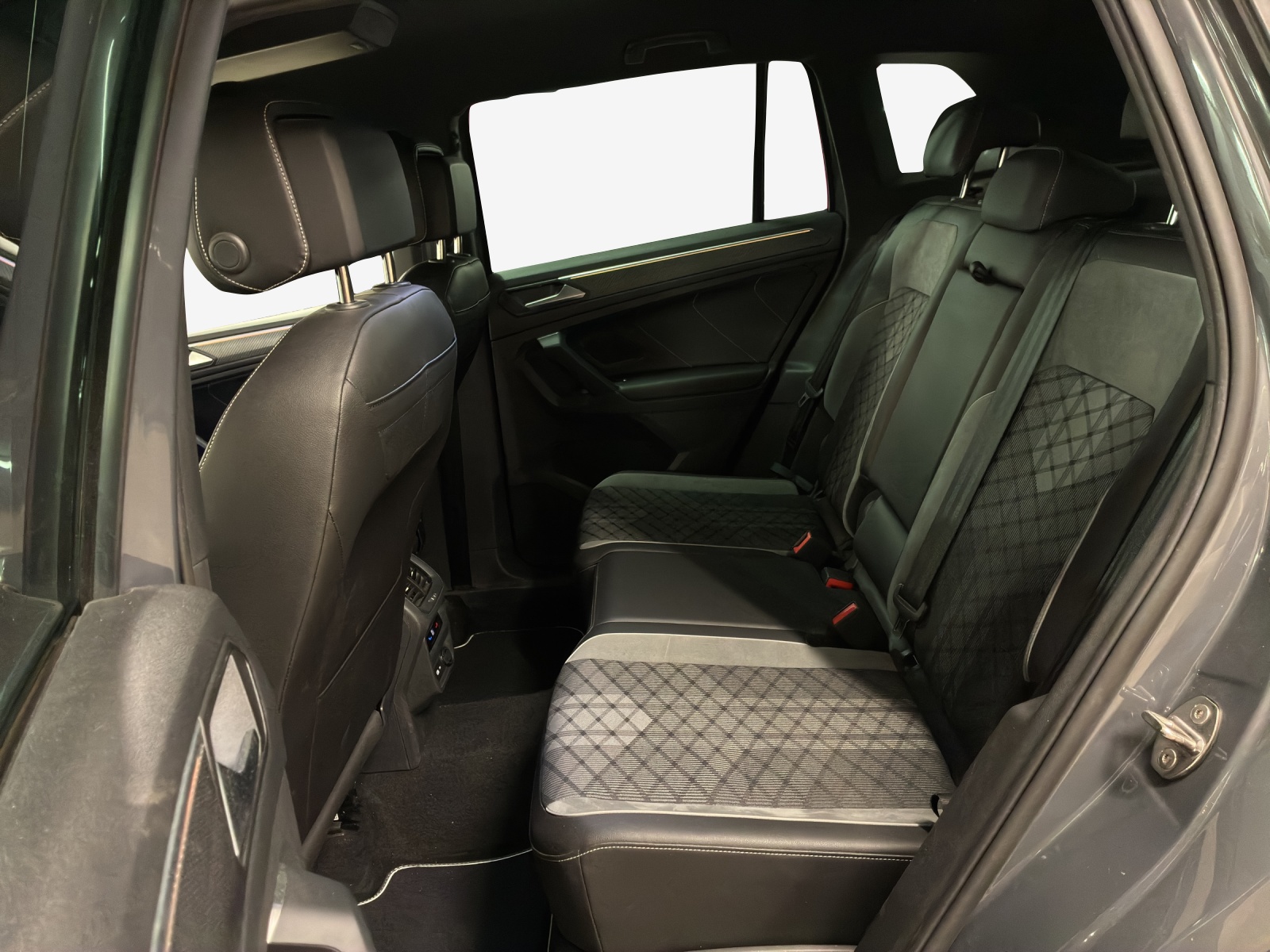 VW Tiguan 2.0TSI R-Line 4Motion DSG-image-11
