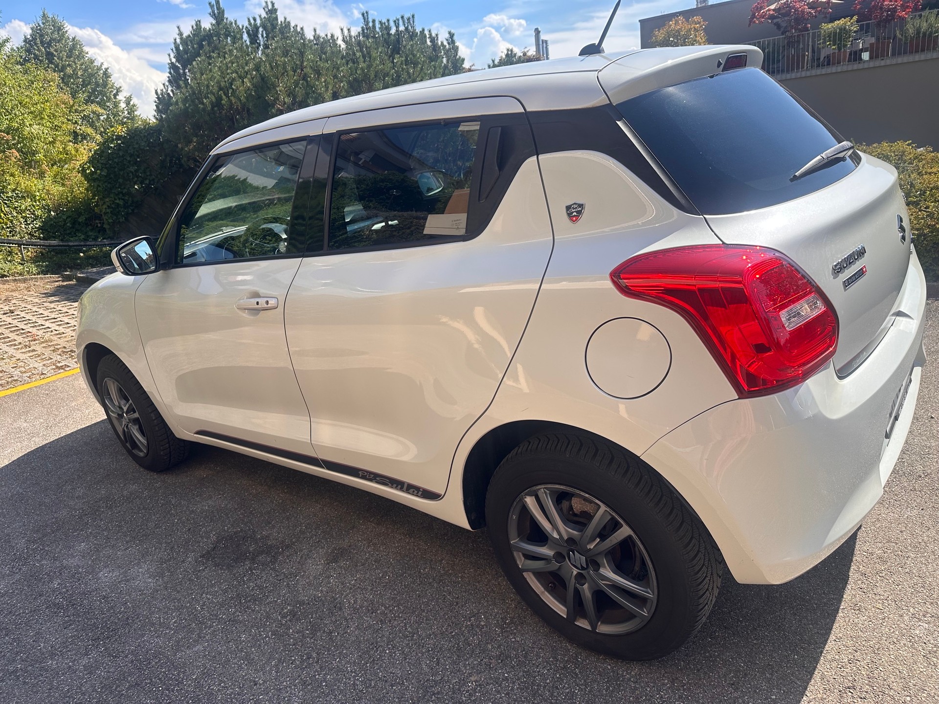 SUZUKI 1.2 Compact Top Hybrid 4x4-image-1