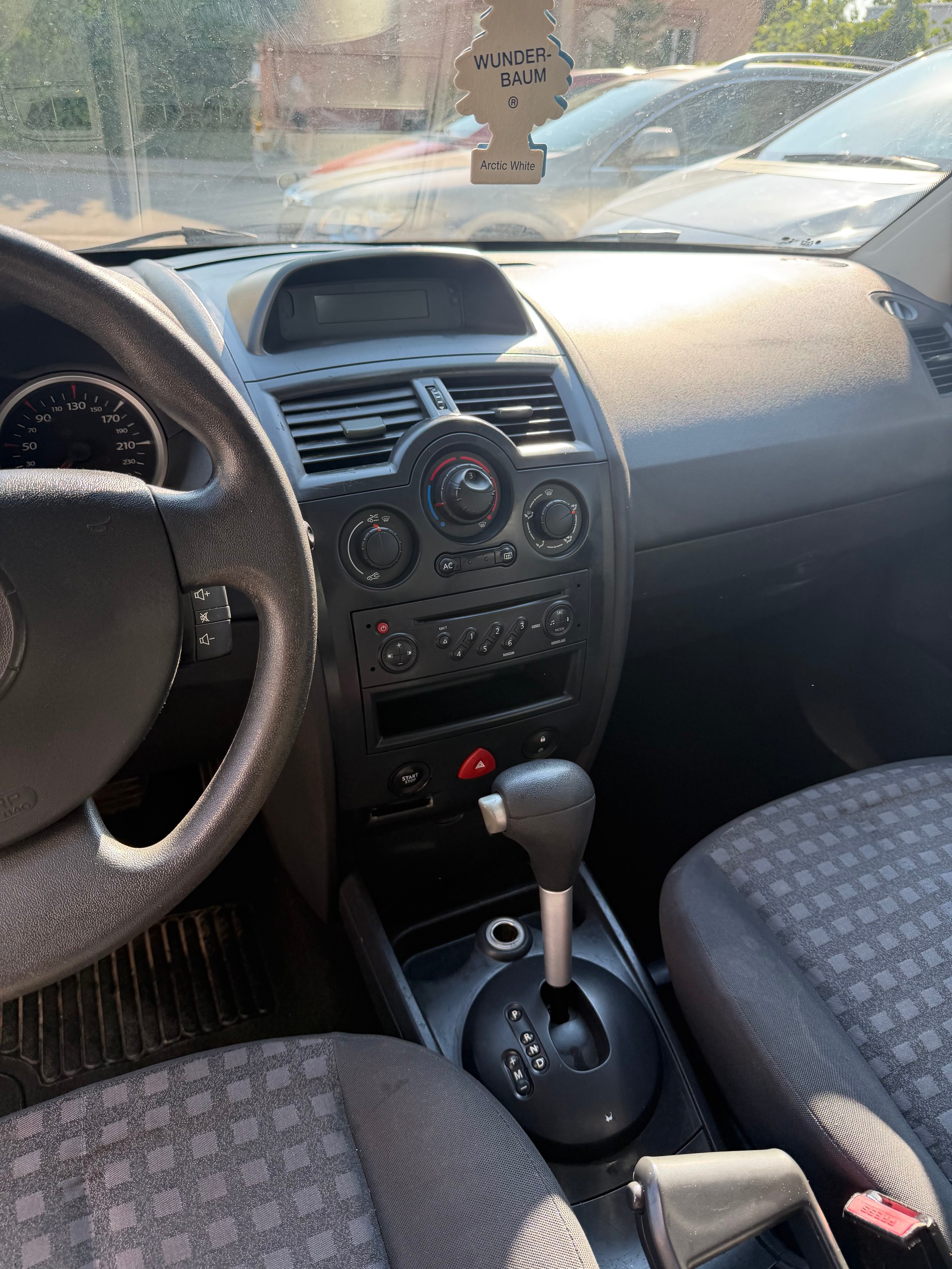 RENAULT Mégane Break 1.6 16V Business Automatic-image-6