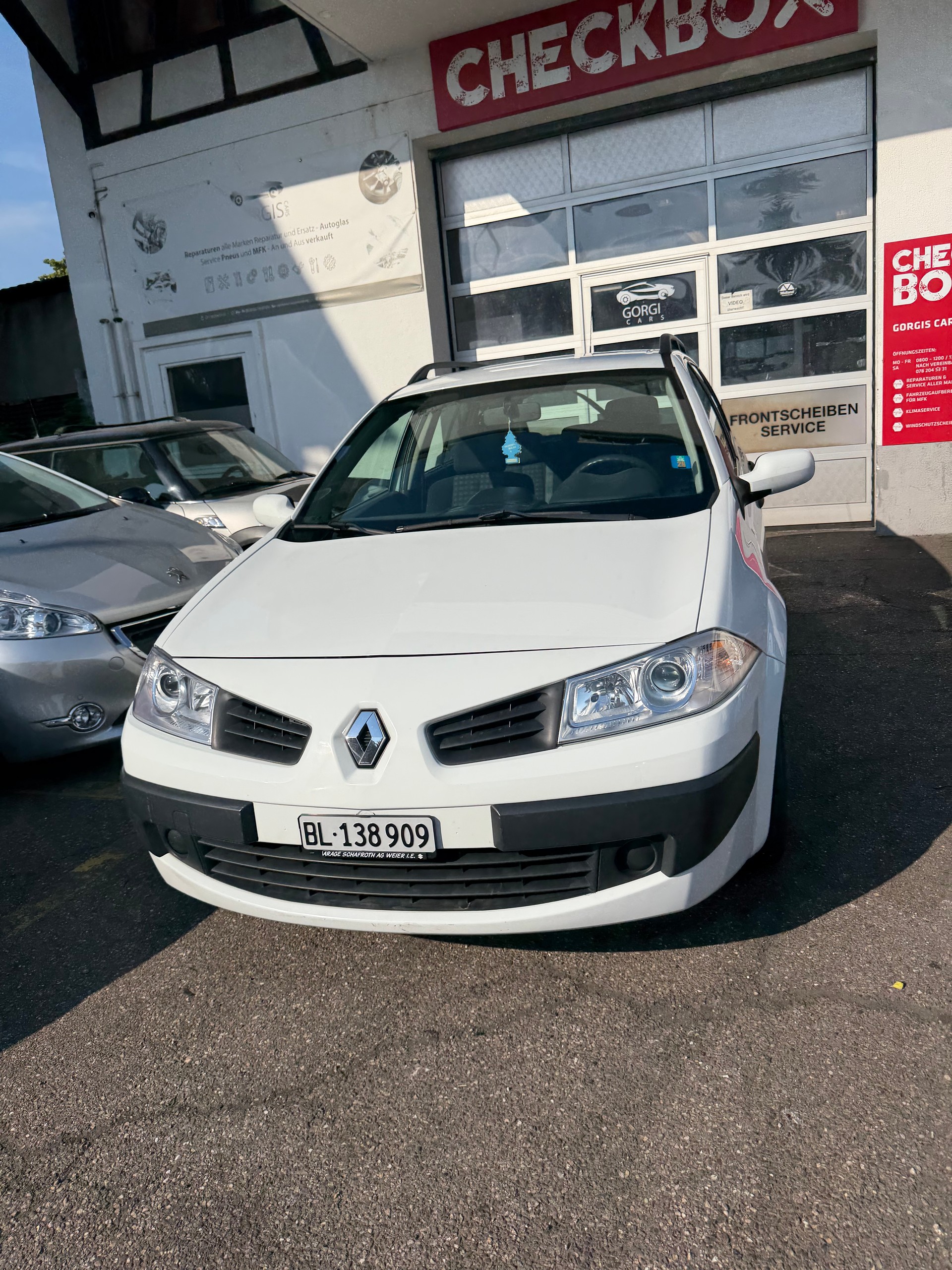 RENAULT Mégane Break 1.6 16V Business Automatic-image-1