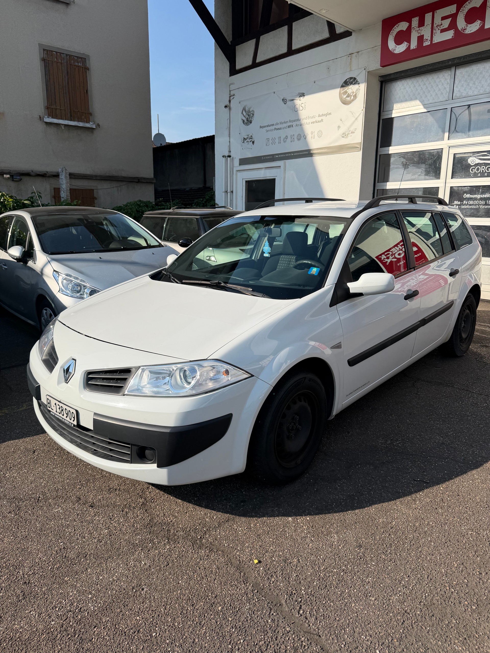 RENAULT Mégane Break 1.6 16V Business Automatic-image-0