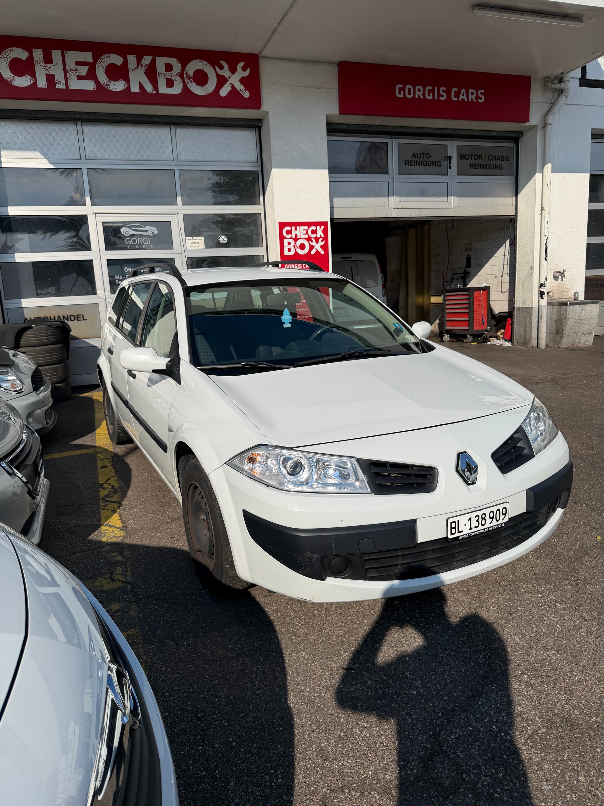 RENAULT Mégane Break 1.6 16V Business Automatic-image-2
