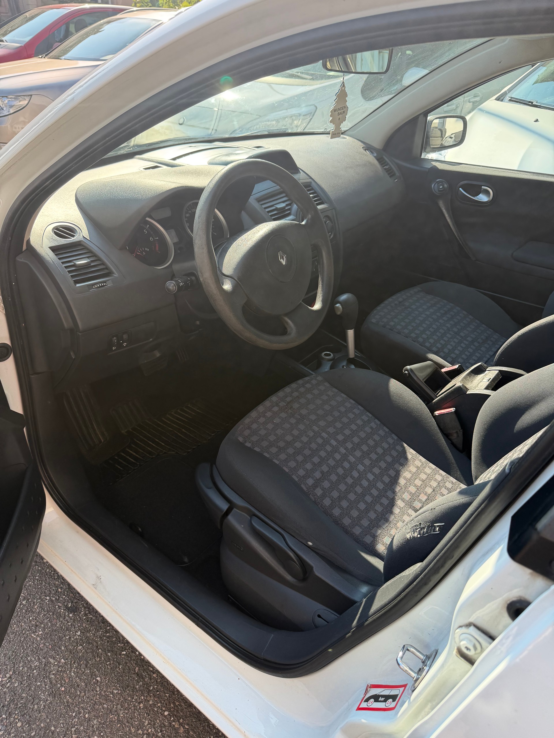 RENAULT Mégane Break 1.6 16V Business Automatic-image-5
