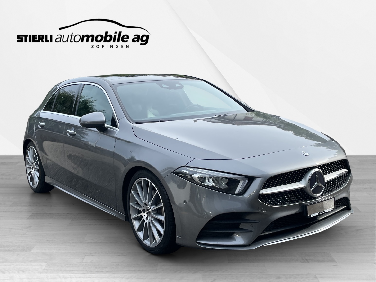 MERCEDES-BENZ A 200 AMG Line-showroom-element-2