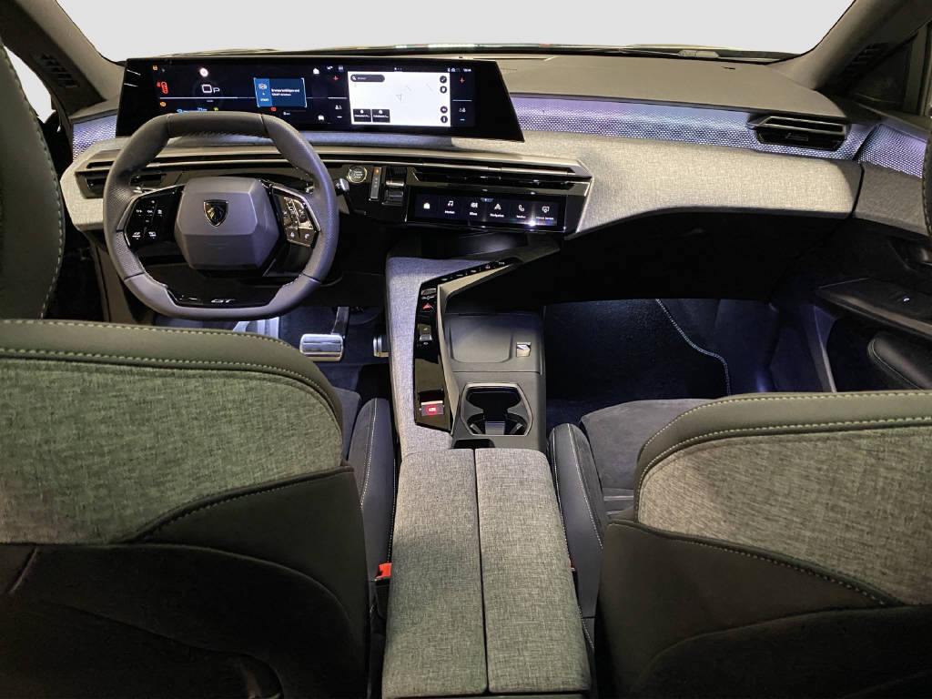 PEUGEOT 5008 1.6 PHEV 225 GT-image-10