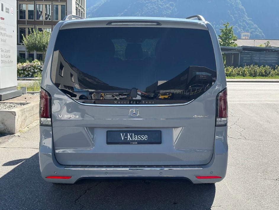 MERCEDES-BENZ V 300 d Exclusive L SWISS EDITION 4MATIC-image-8
