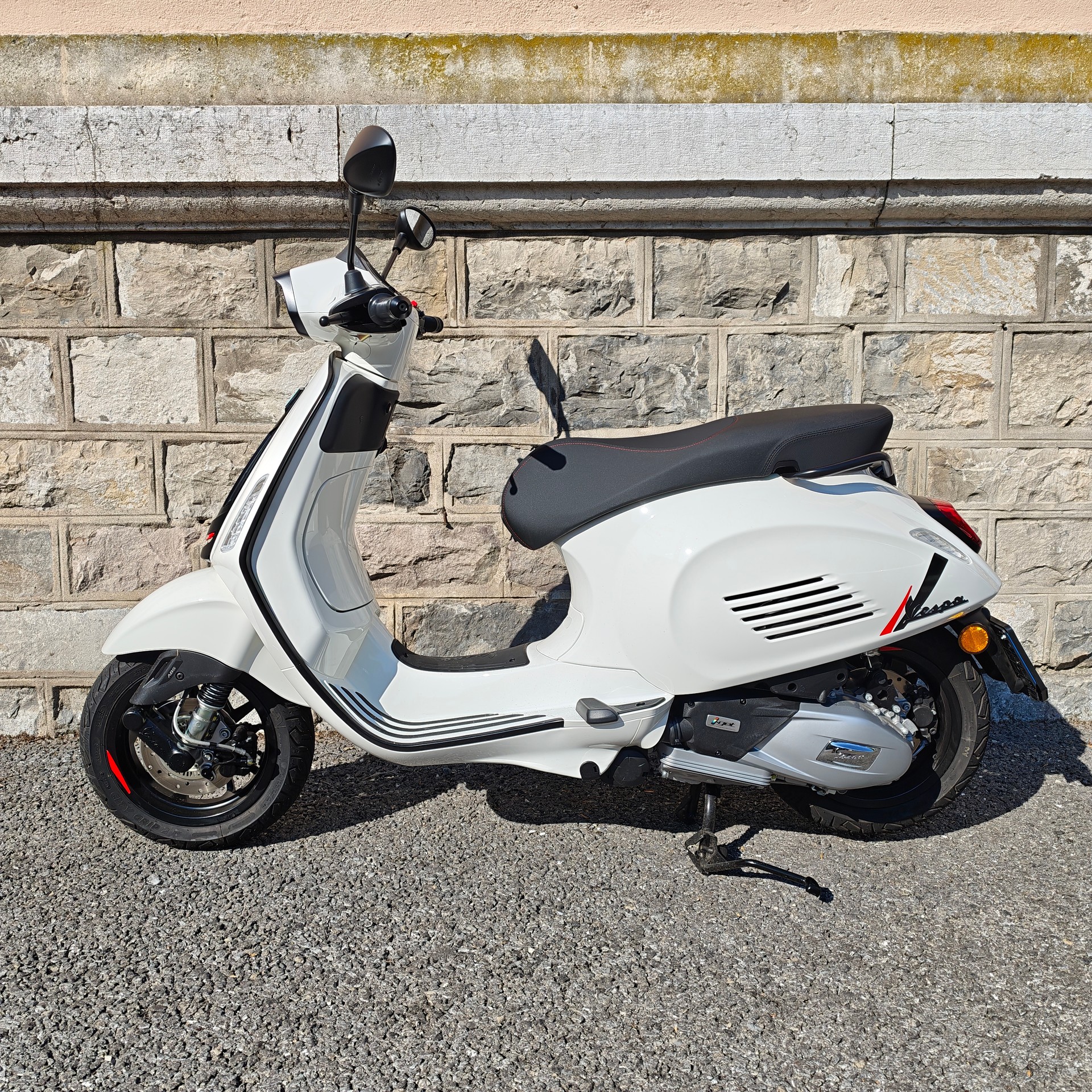 PIAGGIO-showroom-element-2