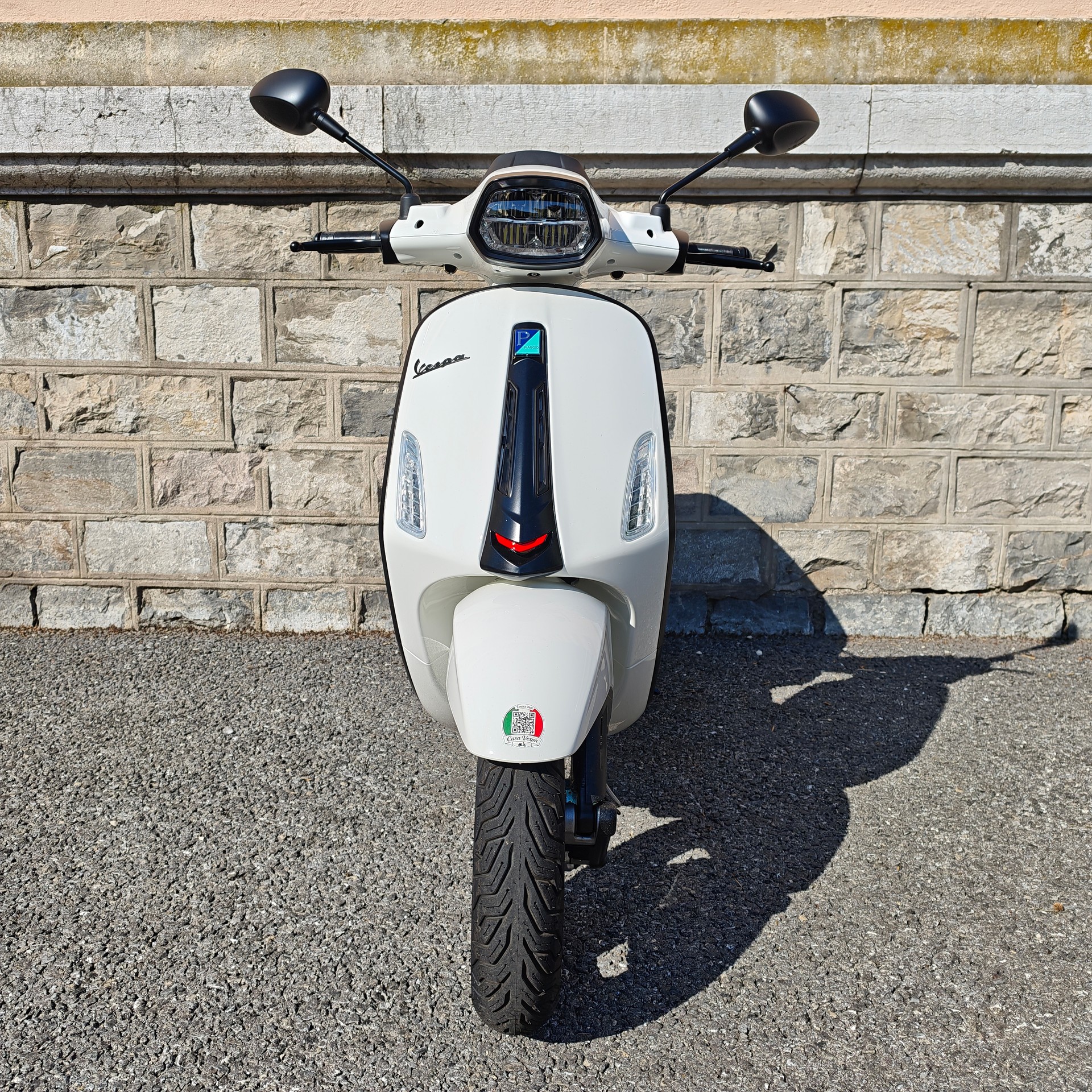 PIAGGIO-showroom-element-1
