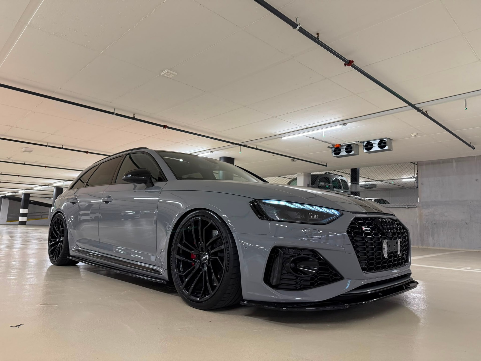 AUDI RS4 Avant quattro tiptronic-image-6