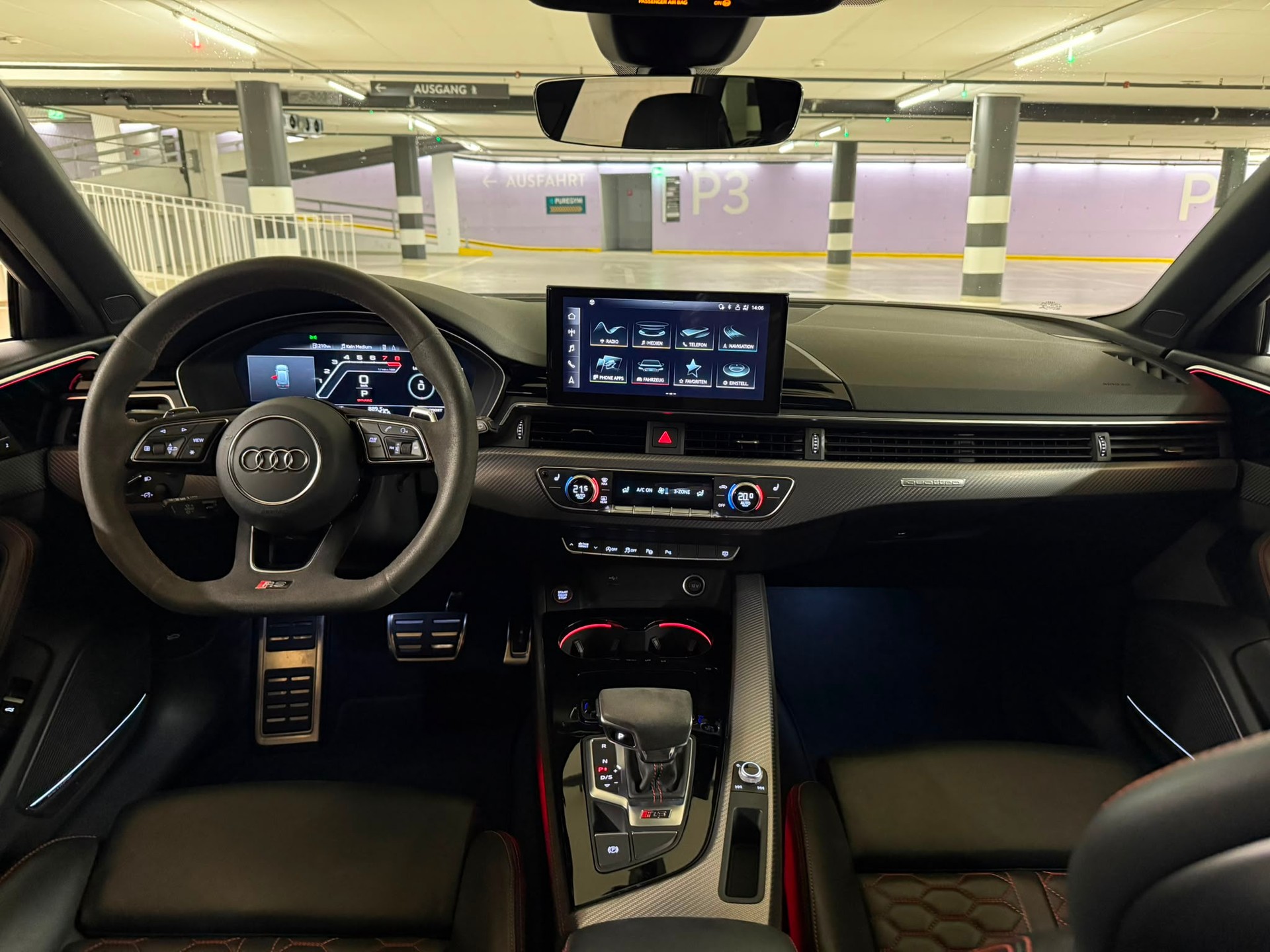 AUDI RS4 Avant quattro tiptronic-image-9